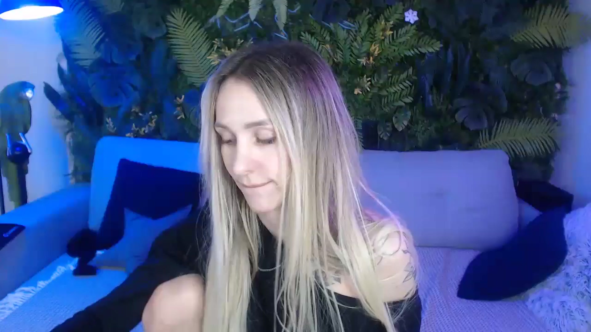 Gallery image thumbnail from Horny_Blond's myfreecams stream on, 11/13/2024, 14:43 image 1 of 20