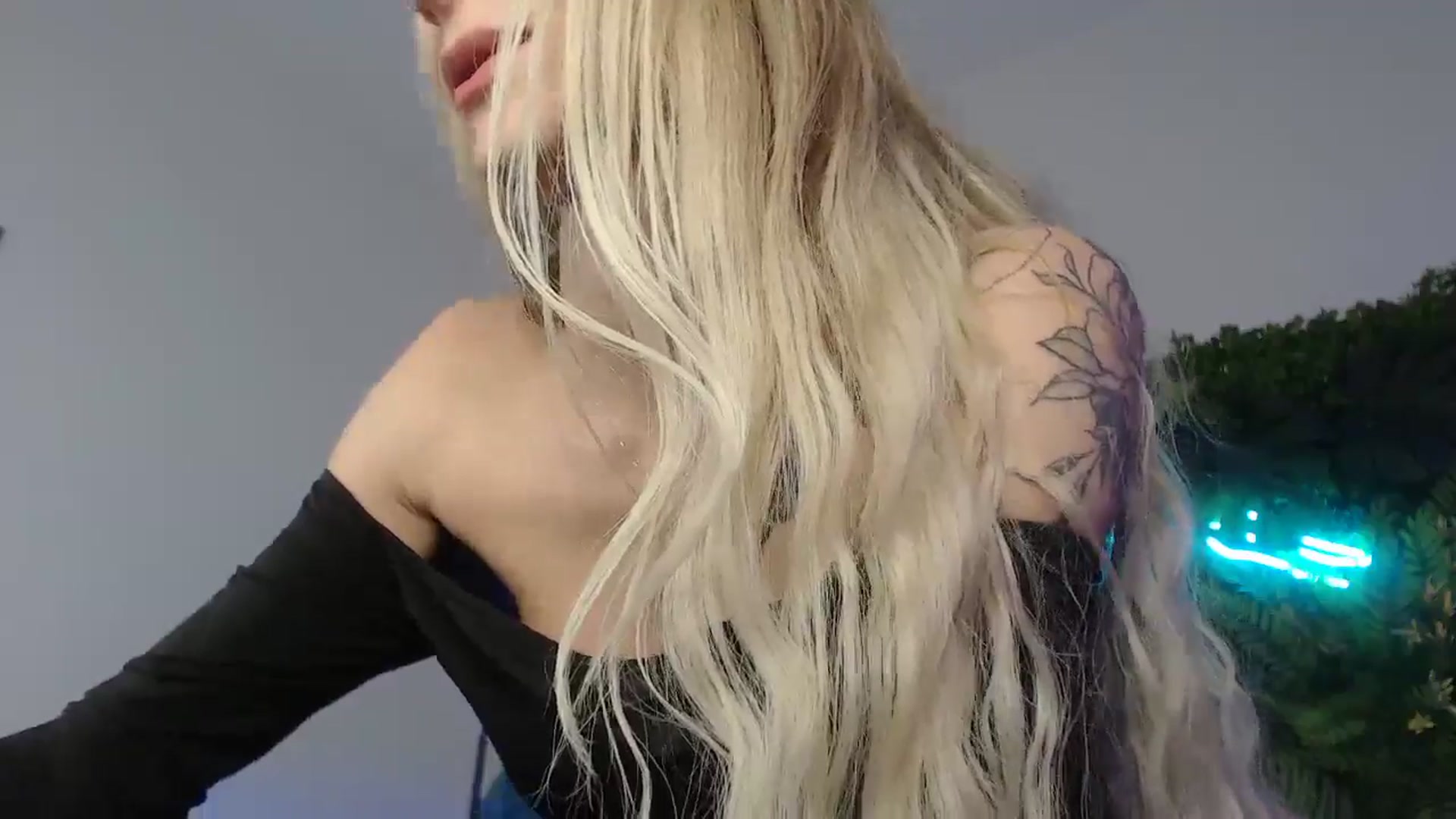 Gallery image thumbnail from Horny_Blond's myfreecams stream on, 11/17/2024, 12:39 image 8 of 20