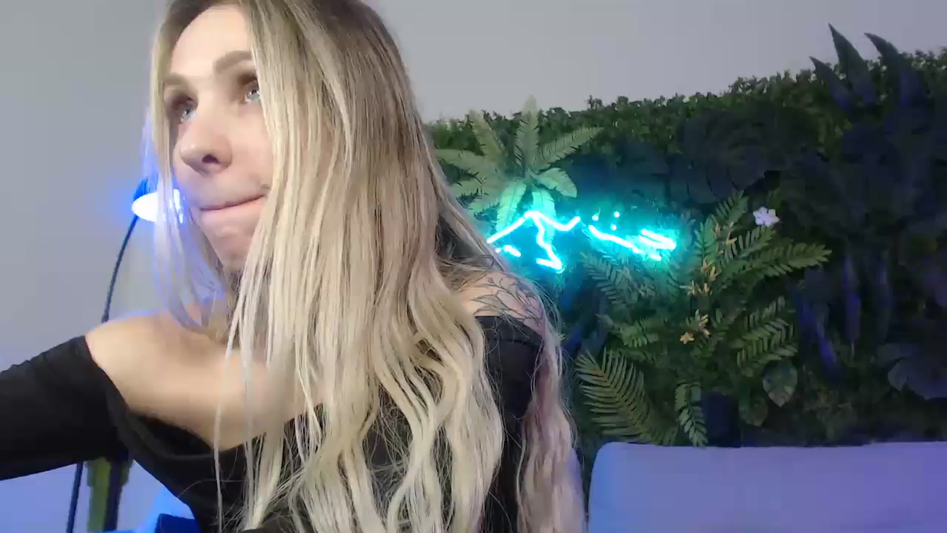 Gallery image thumbnail from Horny_Blond's myfreecams stream on, 11/17/2024, 13:25 image 1 of 20
