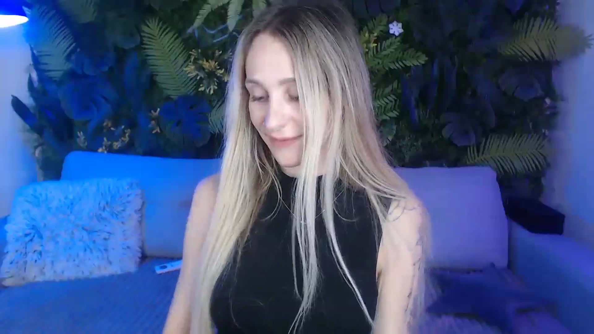 Gallery image thumbnail from Horny_Blond's myfreecams stream on, 11/18/2024, 11:00 image 17 of 20