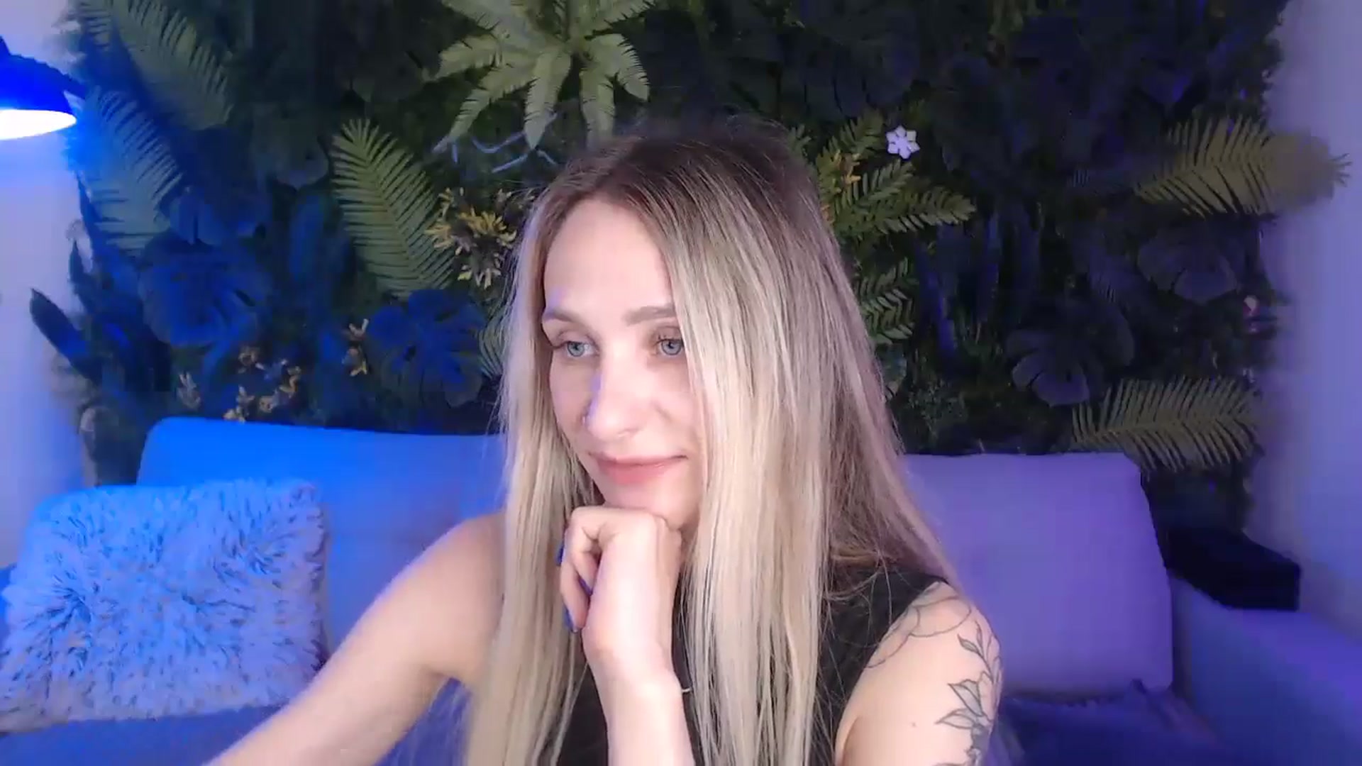 Gallery image thumbnail from Horny_Blond's myfreecams stream on, 11/18/2024, 11:00 image 14 of 20