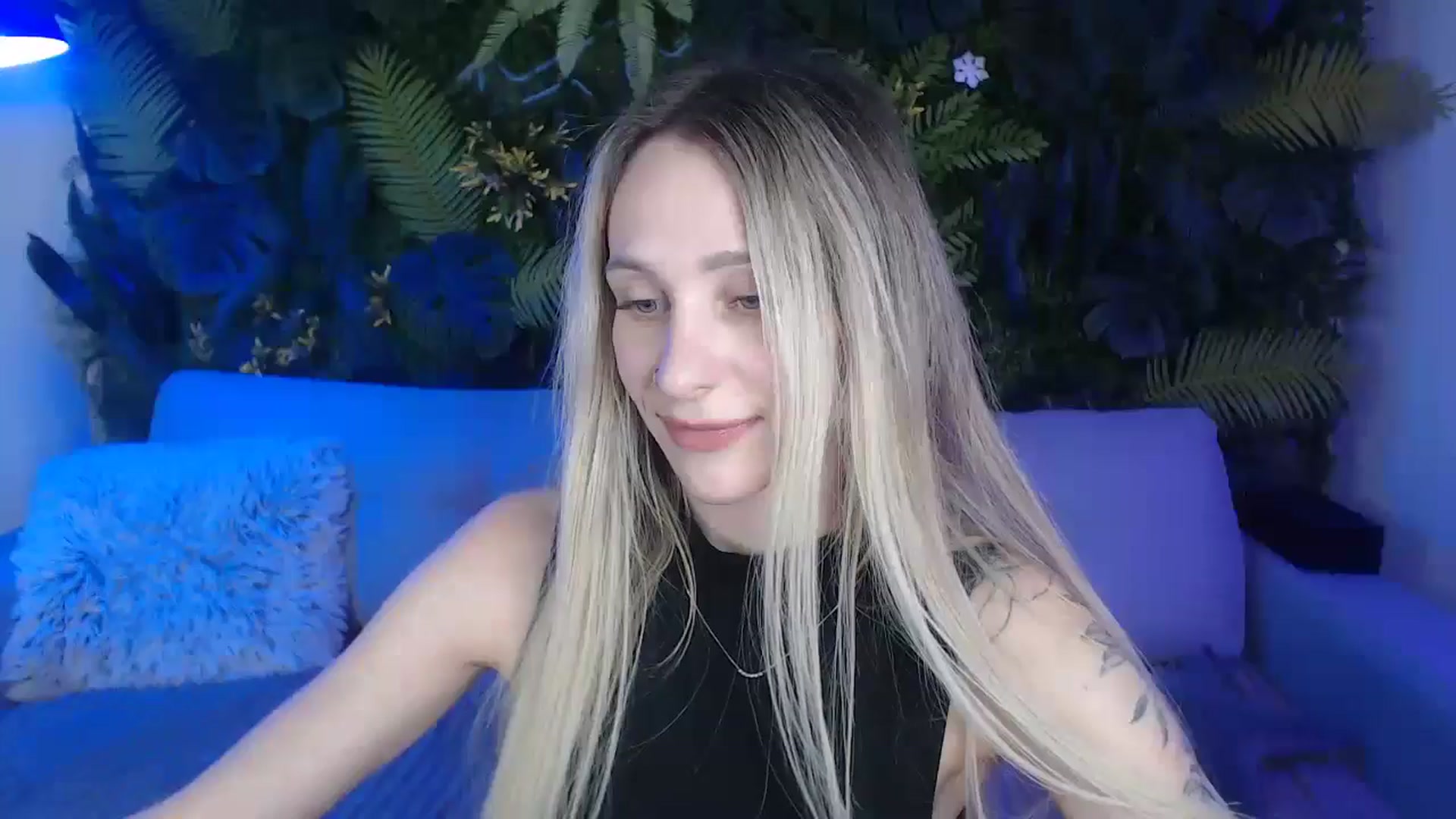 Gallery image thumbnail from Horny_Blond's myfreecams stream on, 11/18/2024, 11:00 image 16 of 20