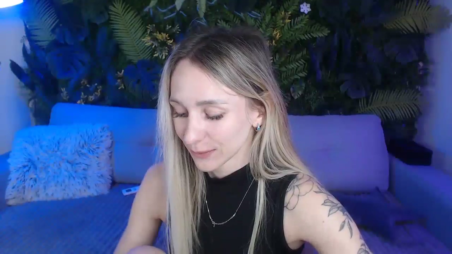 Gallery image thumbnail from Horny_Blond's myfreecams stream on, 11/18/2024, 11:00 image 7 of 20