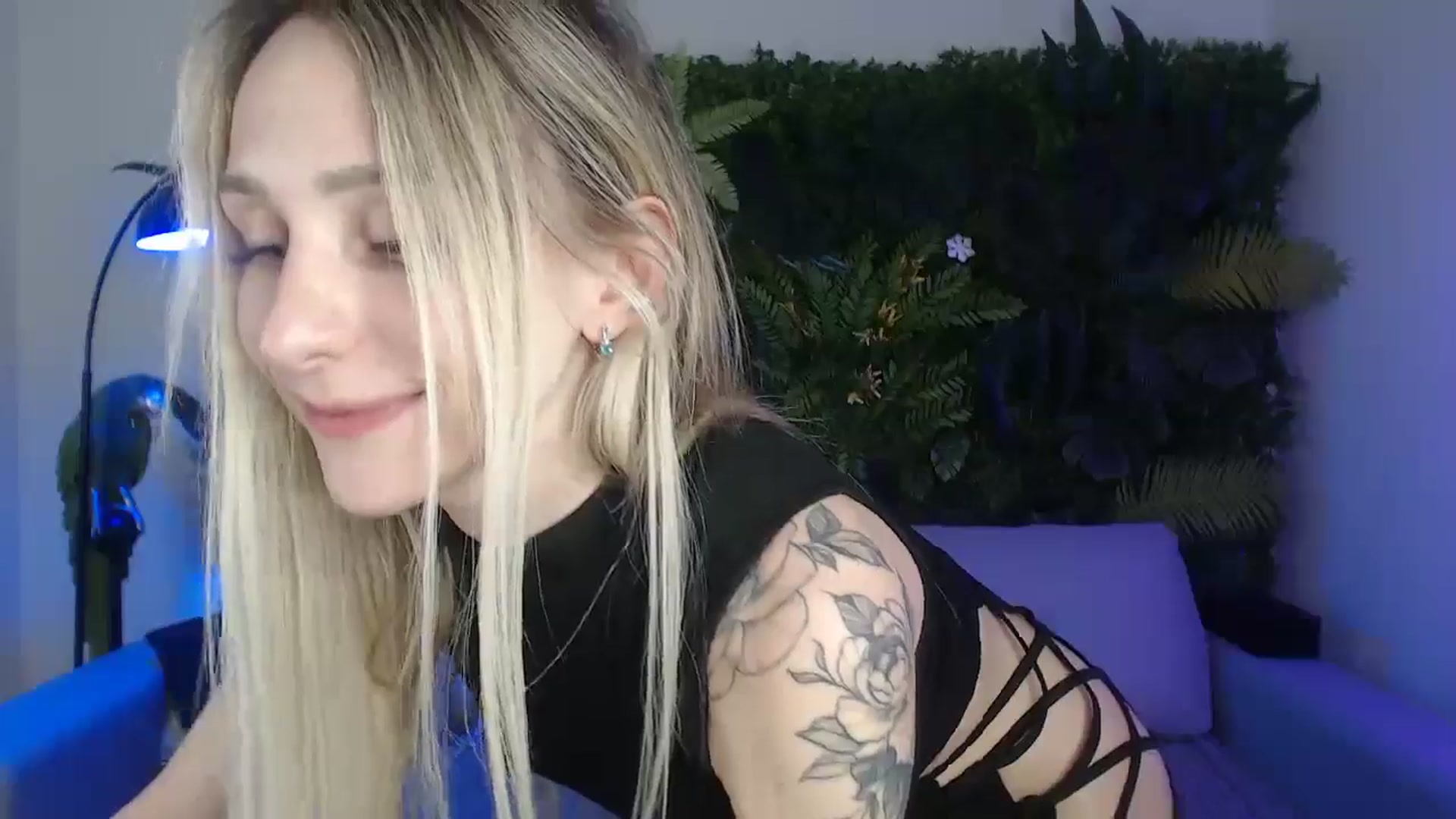 Gallery image thumbnail from Horny_Blond's myfreecams stream on, 11/18/2024, 12:36 image 11 of 20