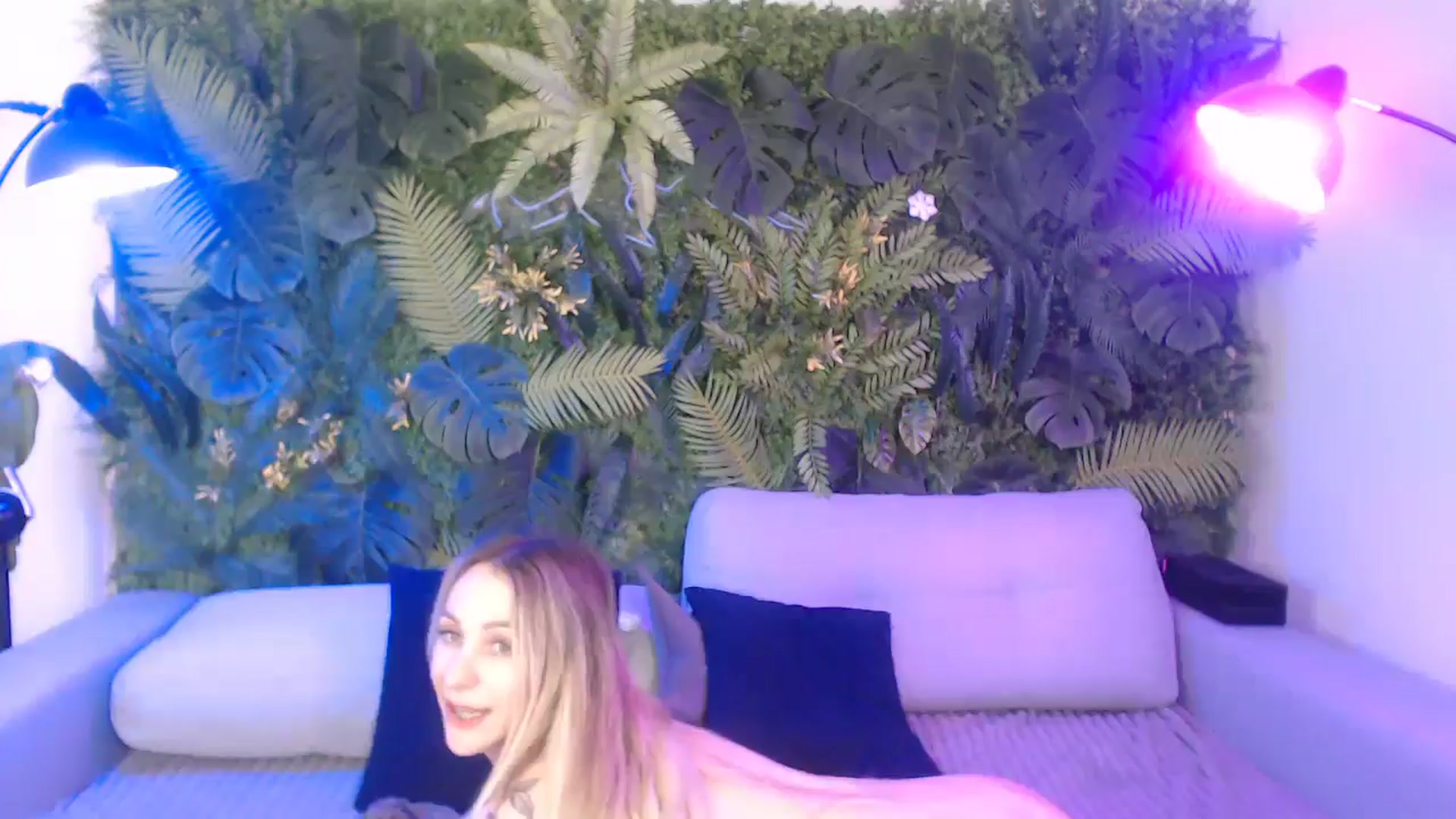 Gallery image thumbnail from Horny_Blond's myfreecams stream on, 11/19/2024, 12:42 image 15 of 20