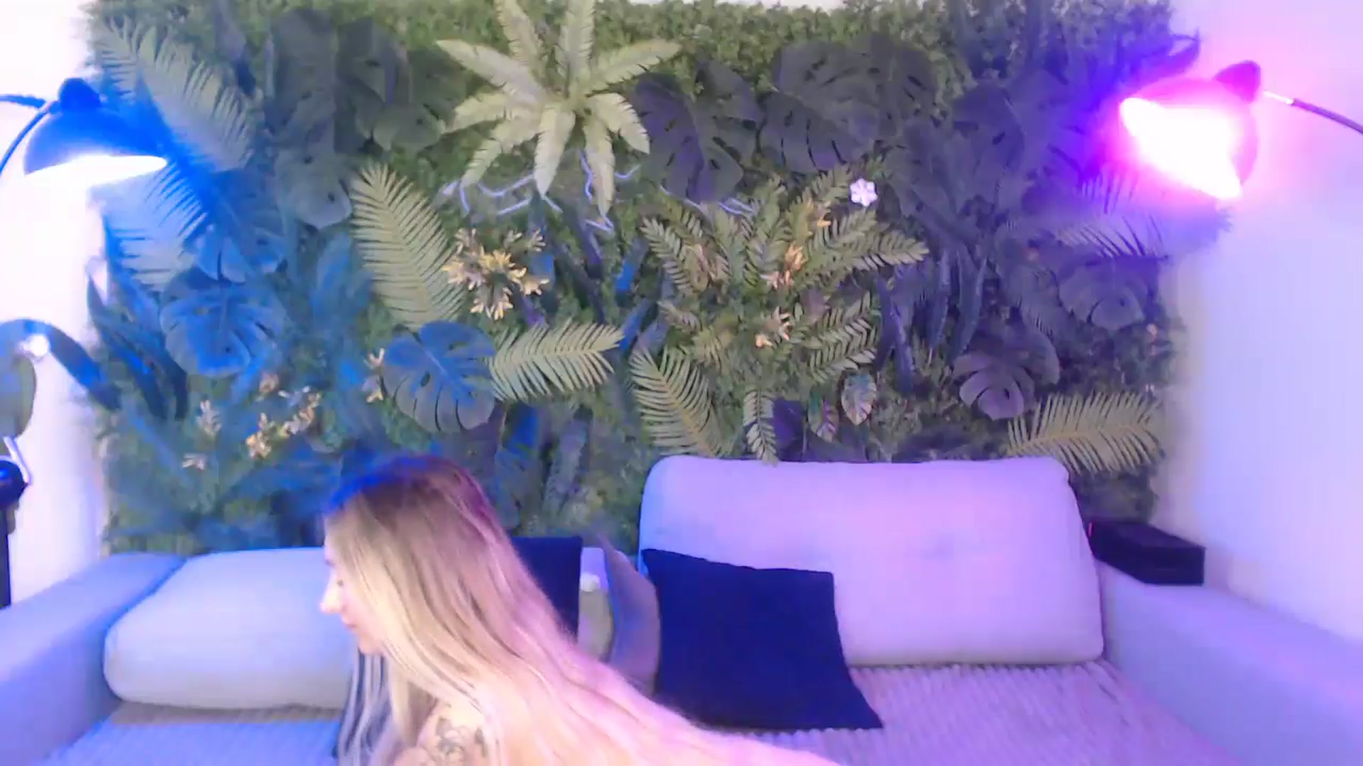Gallery image thumbnail from Horny_Blond's myfreecams stream on, 11/19/2024, 12:42 image 16 of 20