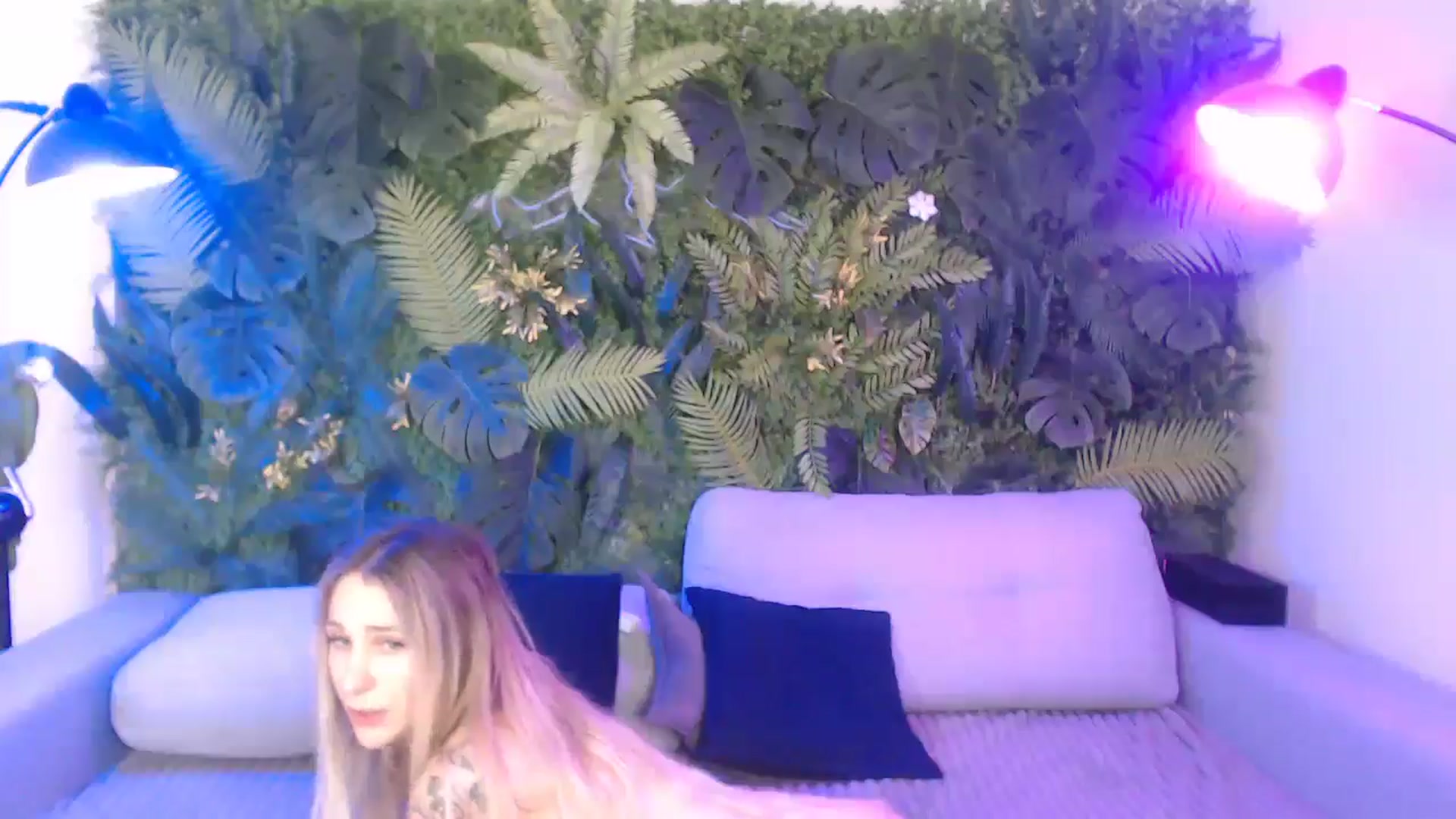 Gallery image thumbnail from Horny_Blond's myfreecams stream on, 11/19/2024, 12:42 image 17 of 20