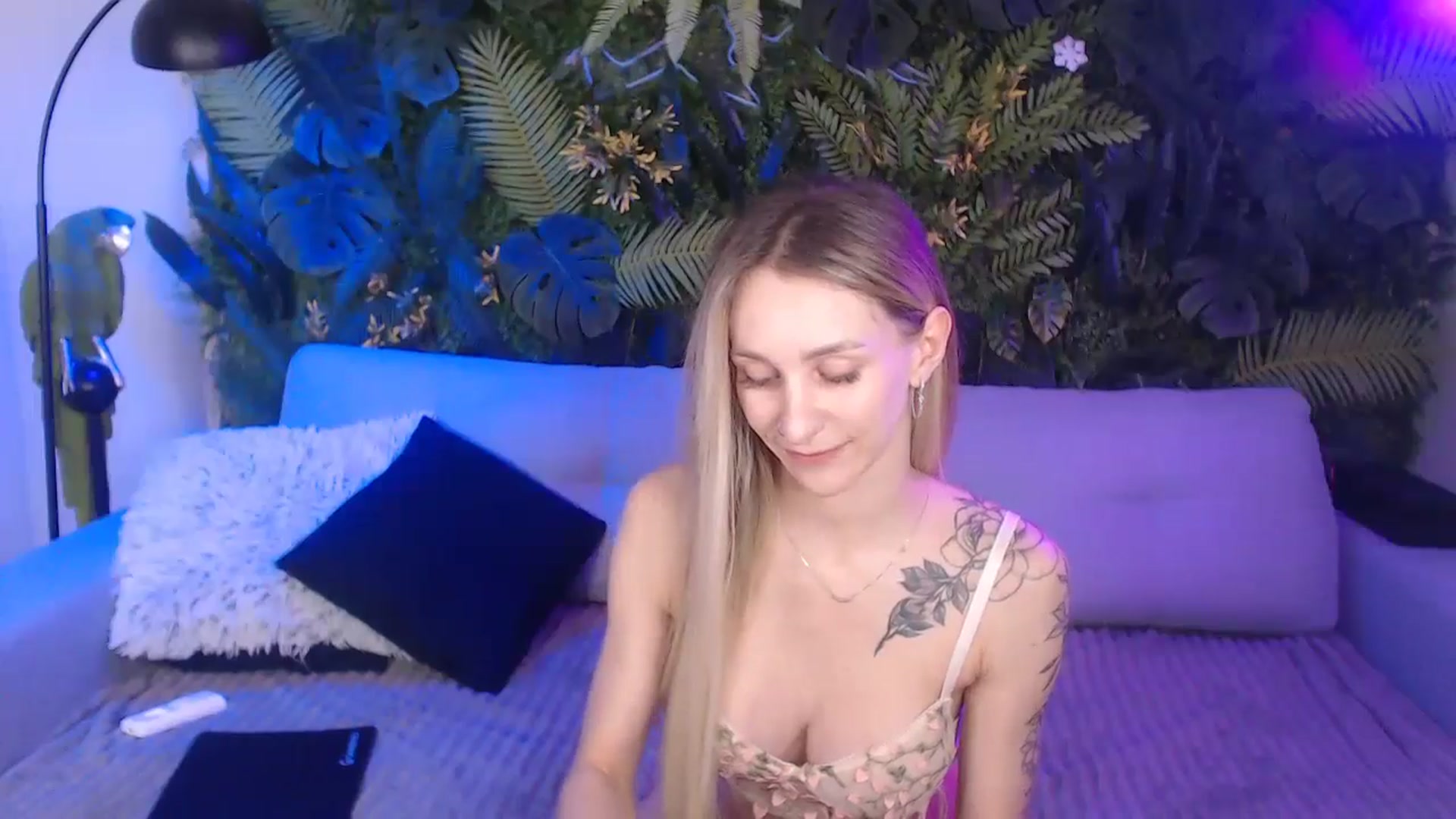 Gallery image thumbnail from Horny_Blond's myfreecams stream on, 11/20/2024, 10:14 image 13 of 20