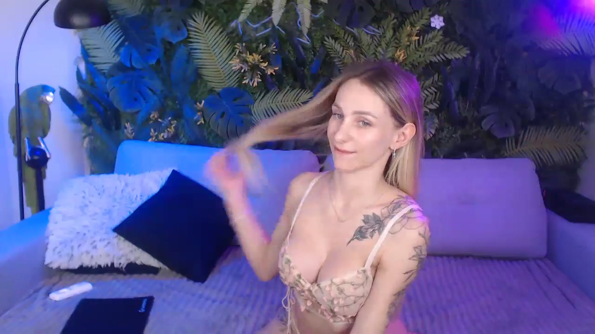 Gallery image thumbnail from Horny_Blond's myfreecams stream on, 11/20/2024, 10:14 image 14 of 20