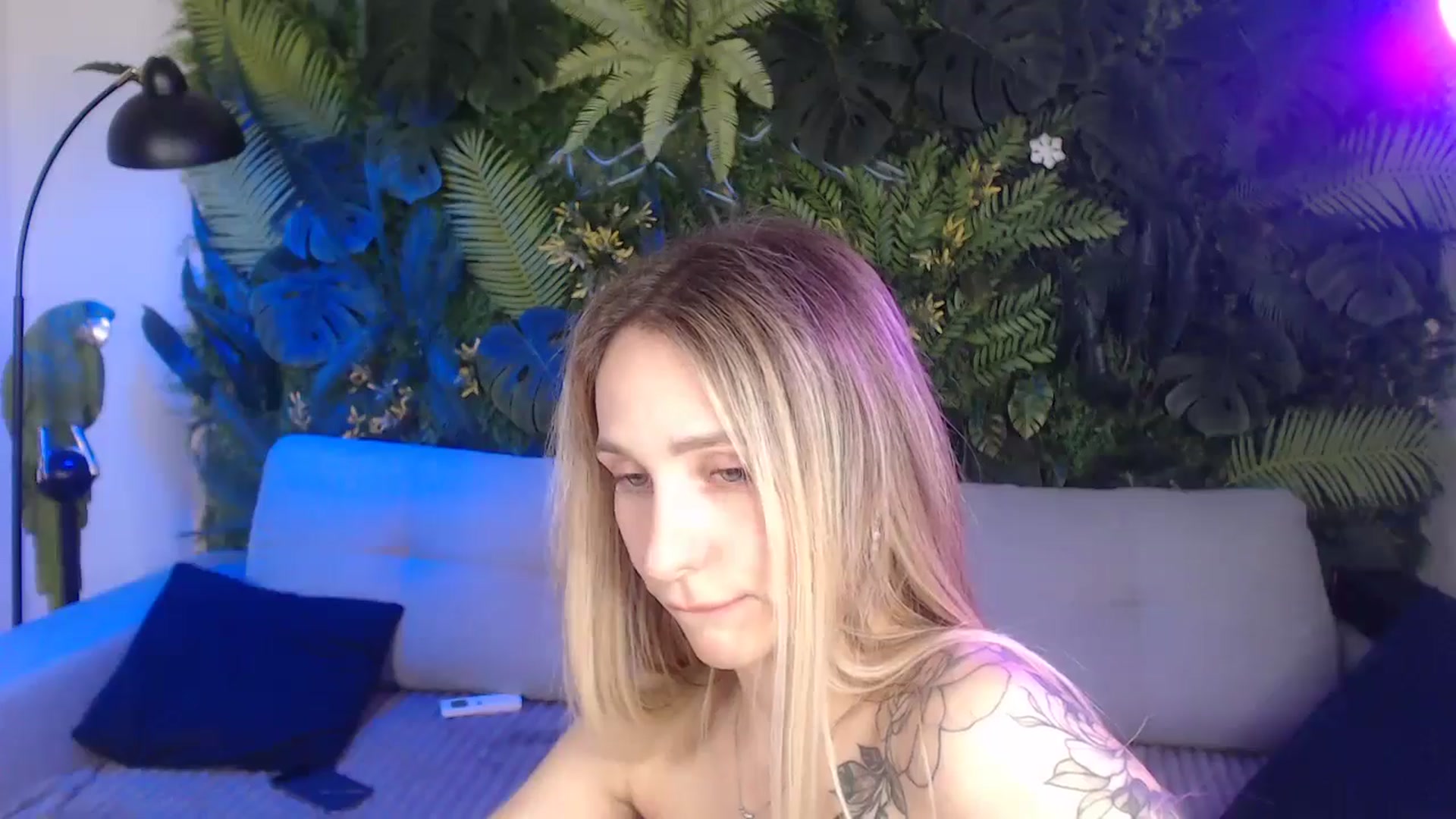 Gallery image thumbnail from Horny_Blond's myfreecams stream on, 11/20/2024, 14:51 image 17 of 20
