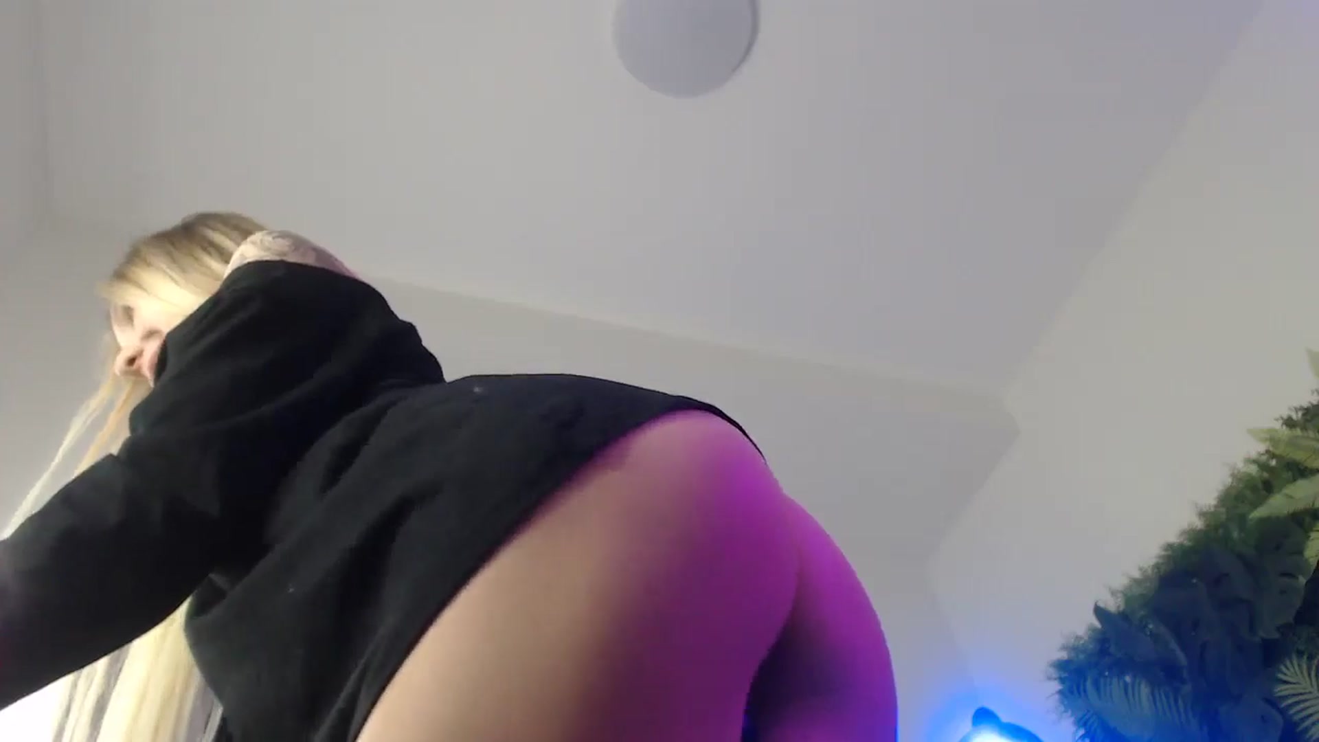 Gallery image thumbnail from Horny_Blond's myfreecams stream on, 11/23/2024, 12:07 image 5 of 20