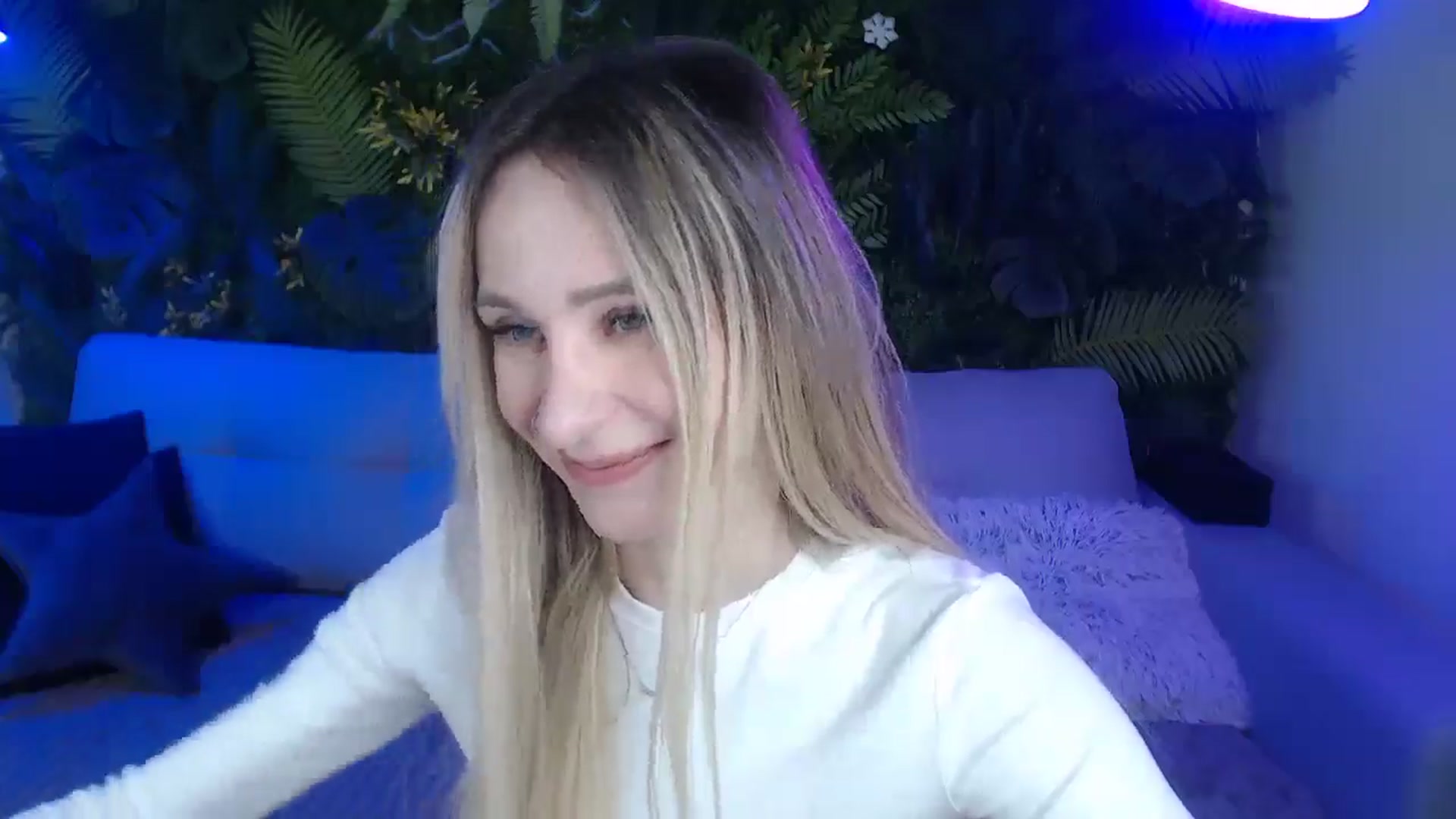 Gallery image thumbnail from Horny_Blond's myfreecams stream on, 11/26/2024, 09:38 image 8 of 20