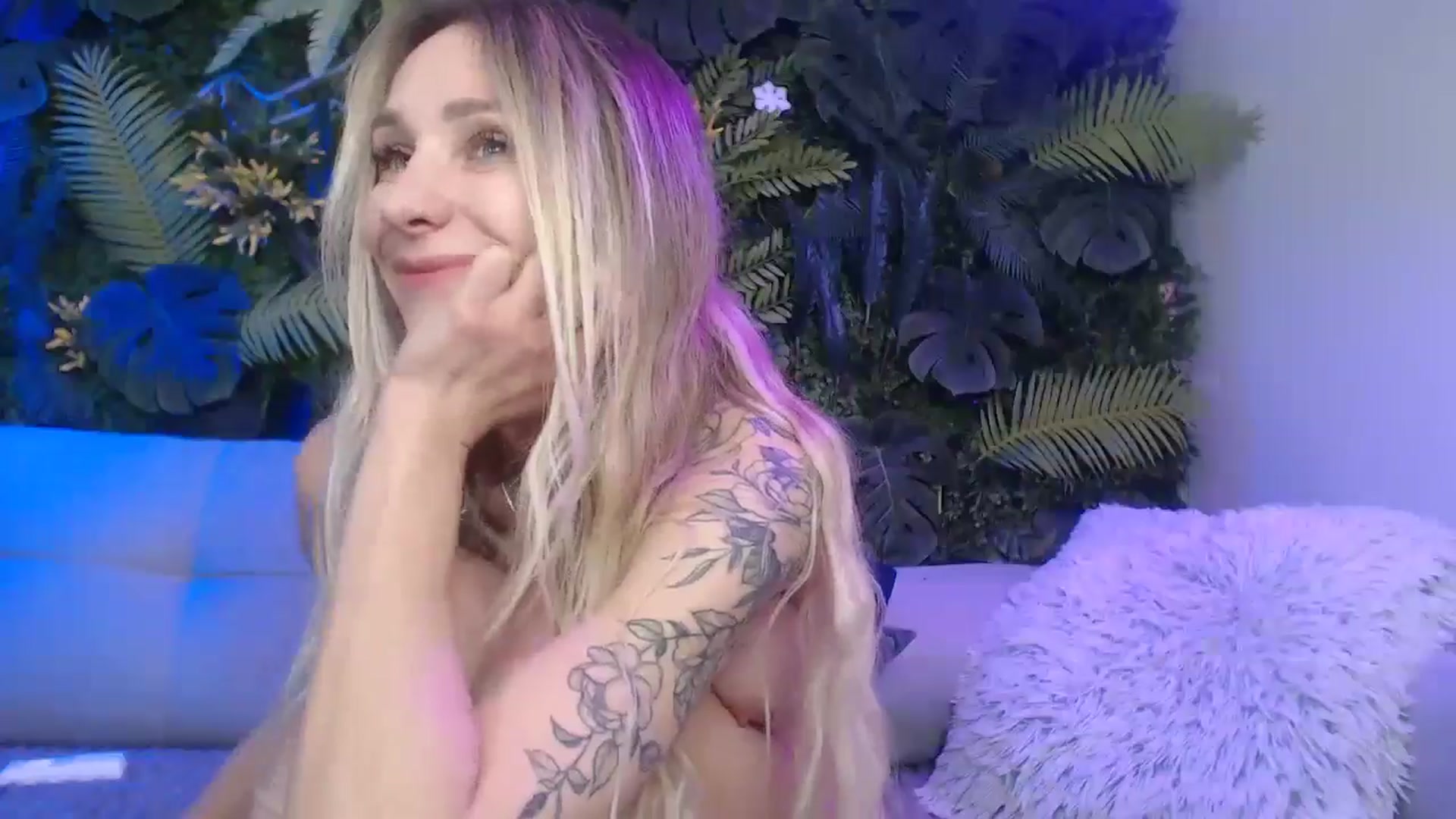 Gallery image thumbnail from Horny_Blond's myfreecams stream on, 12/03/2024, 12:08 image 2 of 20