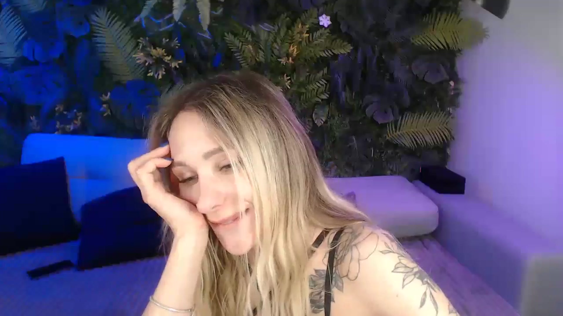 Gallery image thumbnail from Horny_Blond's myfreecams stream on, 12/03/2024, 14:05 image 11 of 20