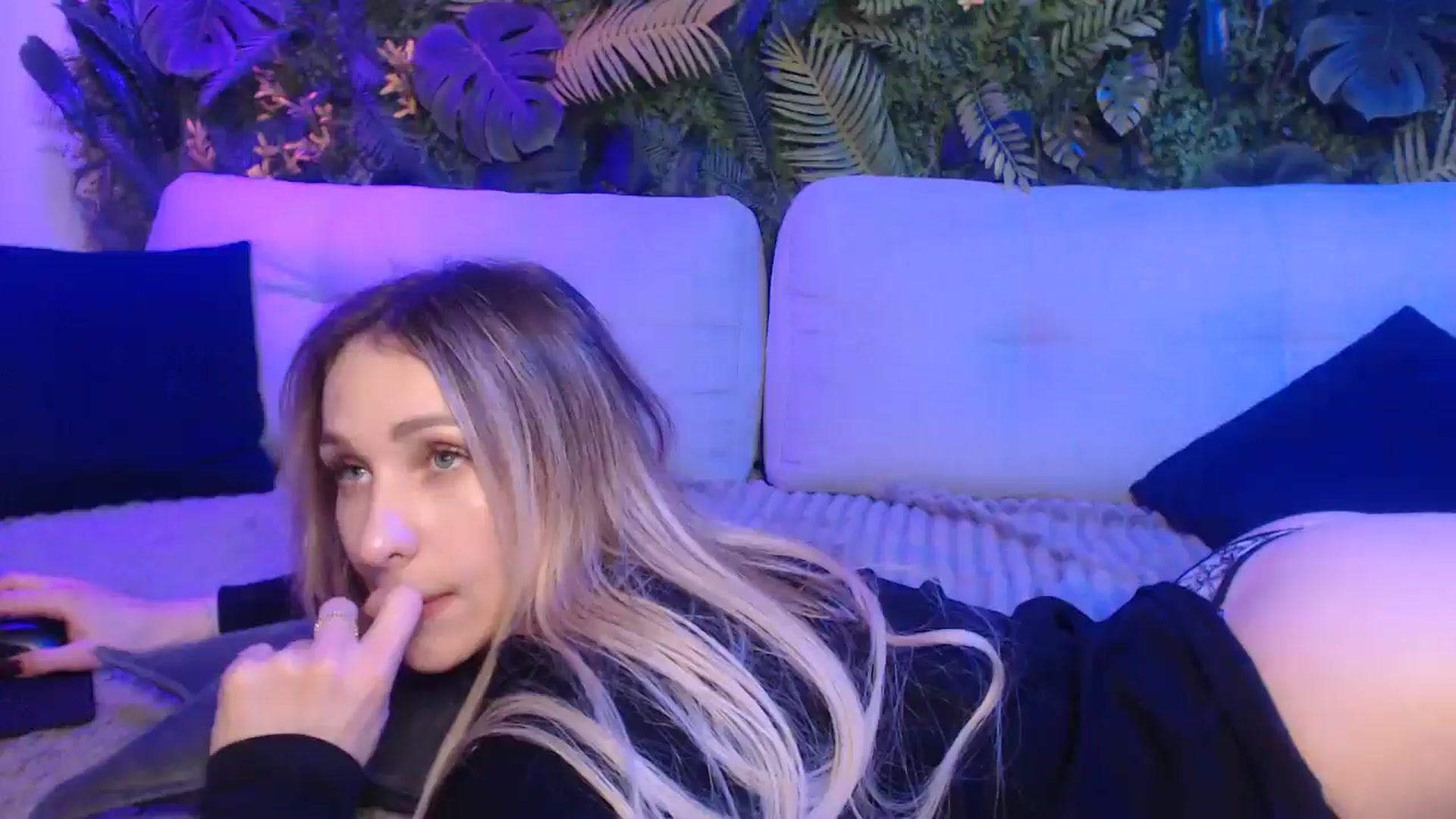 Gallery image thumbnail from Horny_Blond's myfreecams stream on, 12/09/2024, 13:58 image 19 of 20