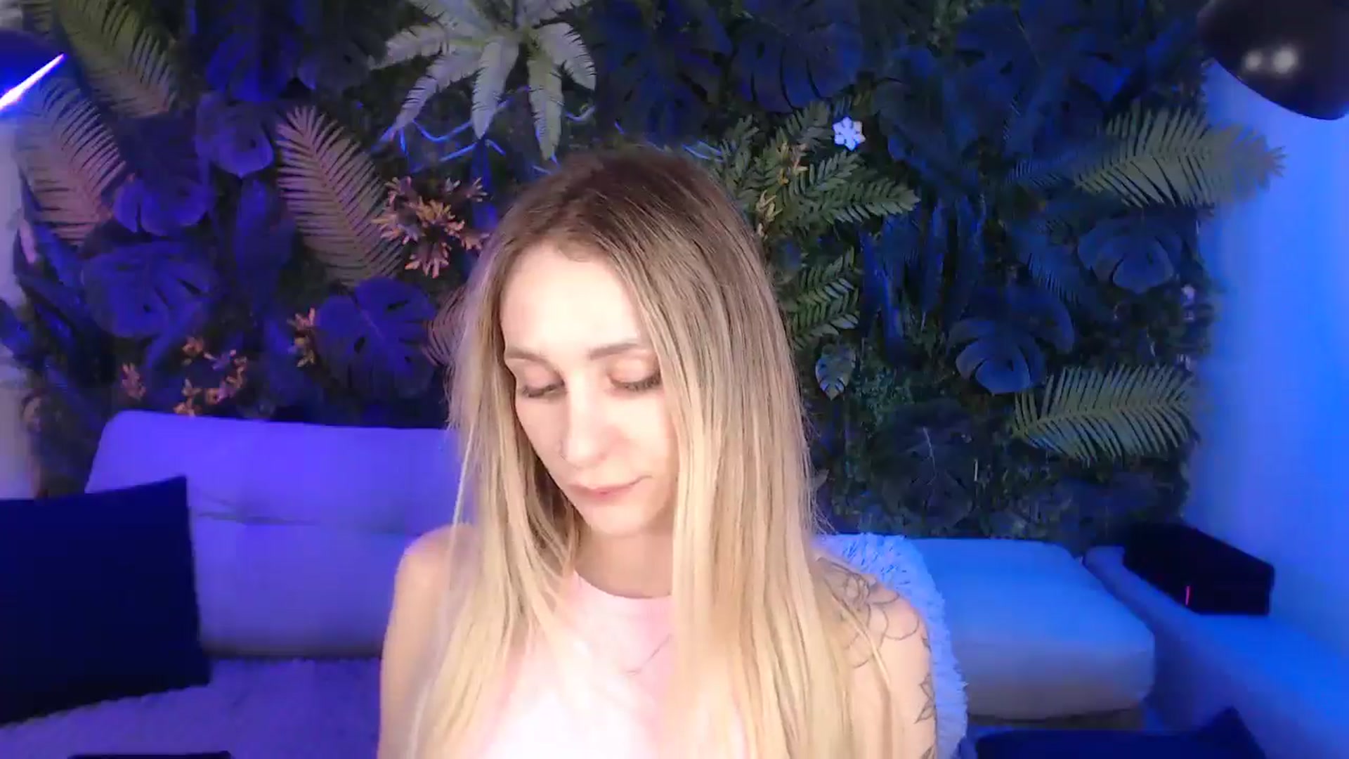 Gallery image thumbnail from Horny_Blond's myfreecams stream on, 12/10/2024, 11:20 image 20 of 20