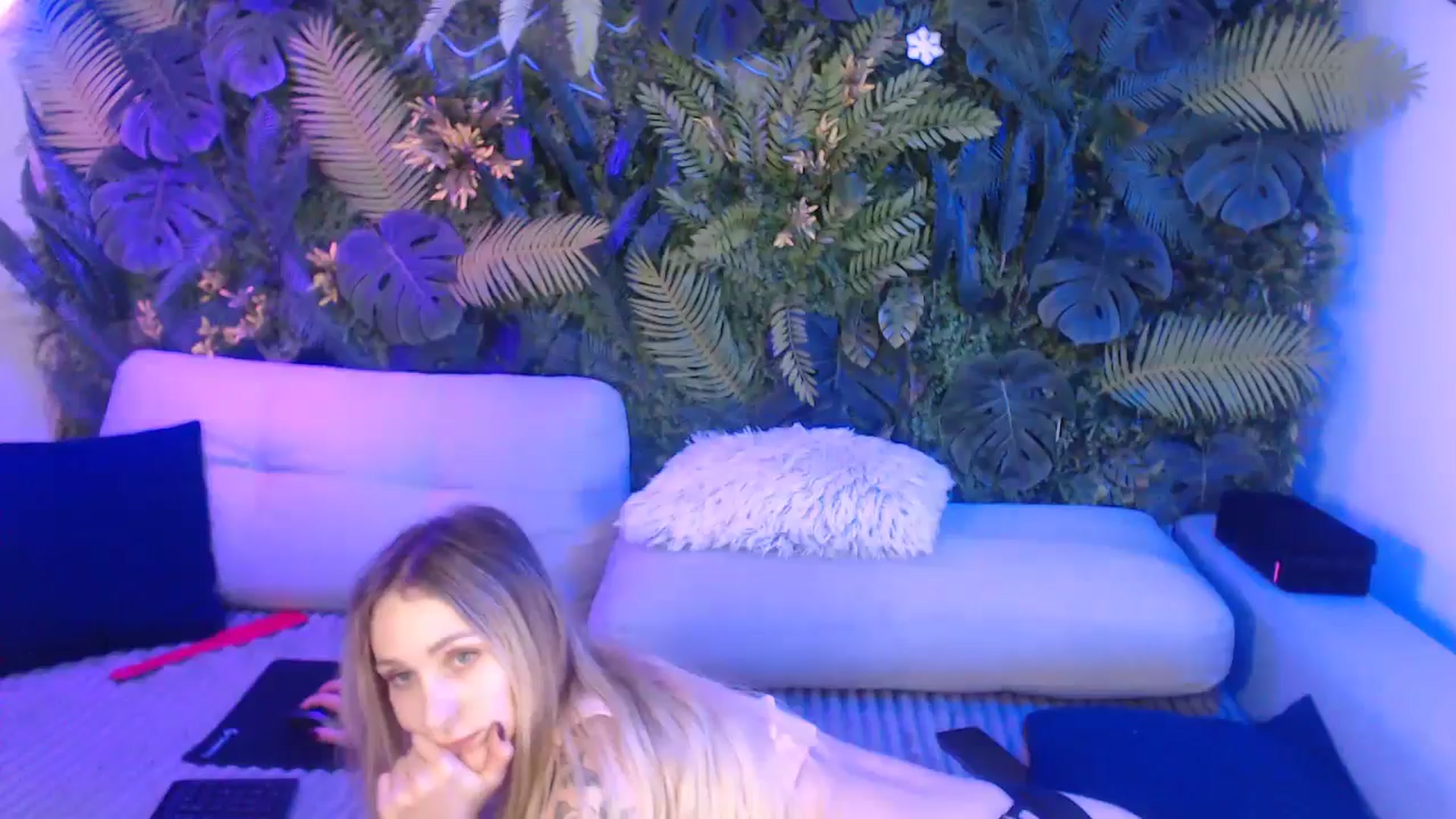 Gallery image thumbnail from Horny_Blond's myfreecams stream on, 12/10/2024, 13:09 image 6 of 20