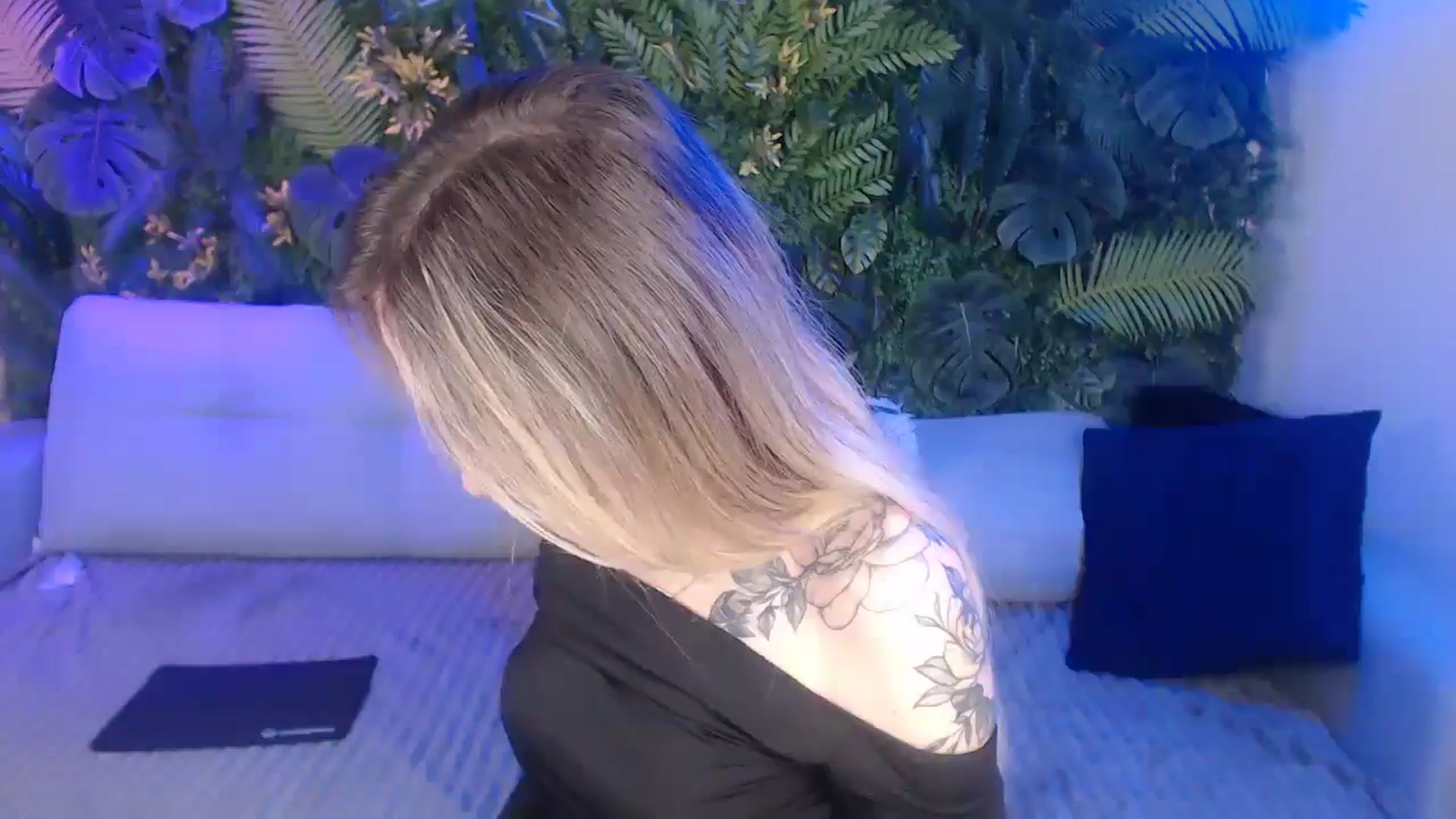Gallery image thumbnail from Horny_Blond's myfreecams stream on, 12/16/2024, 12:14 image 3 of 20