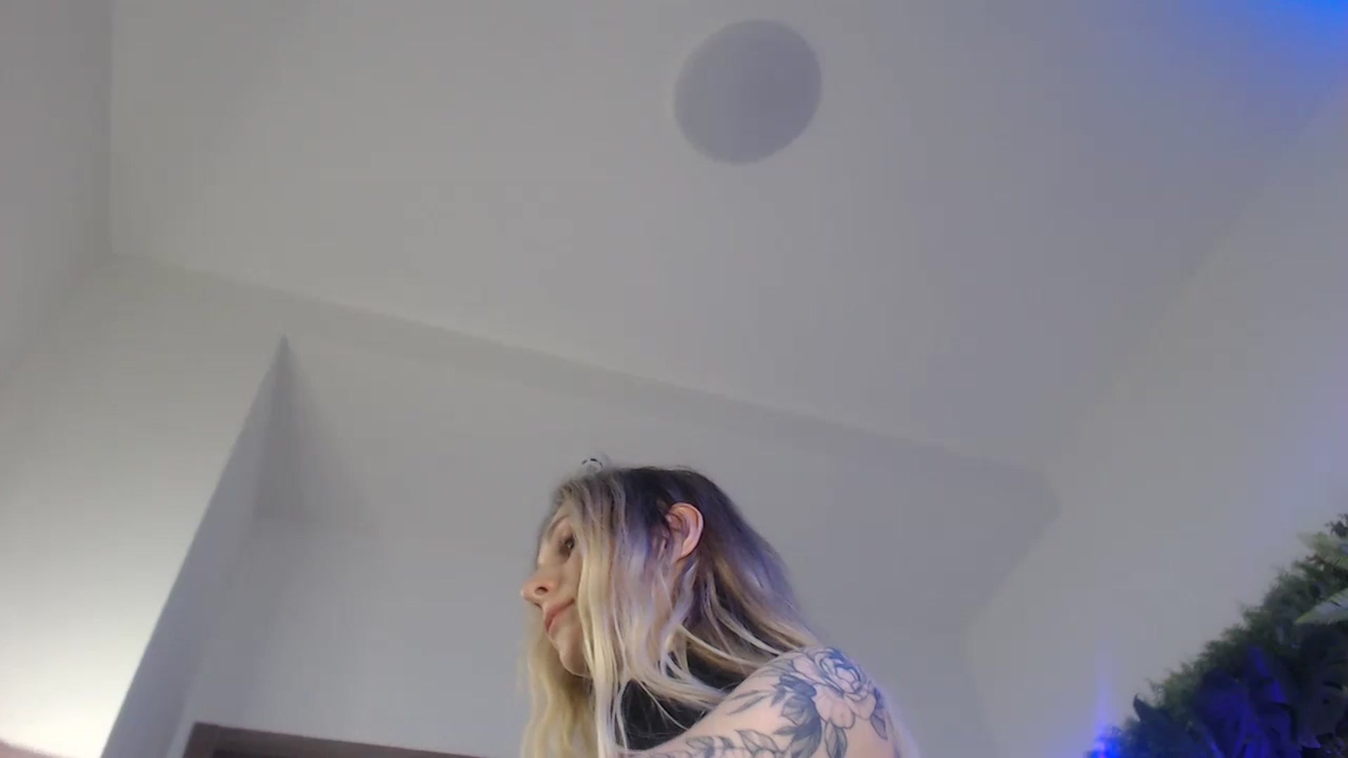 Gallery image thumbnail from Horny_Blond's myfreecams stream on, 12/21/2024, 11:30 image 7 of 20