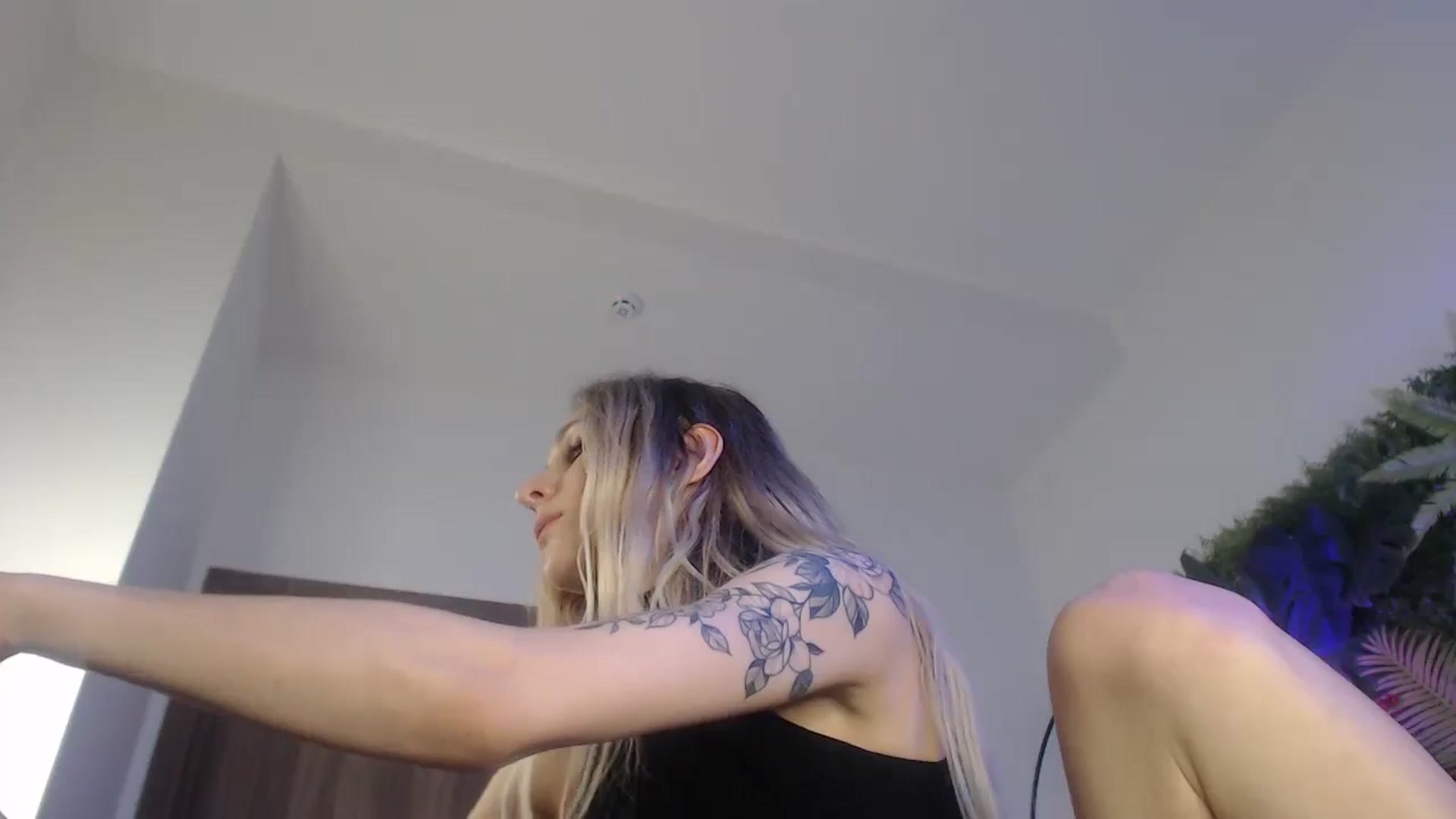 Gallery image thumbnail from Horny_Blond's myfreecams stream on, 12/21/2024, 11:30 image 10 of 20