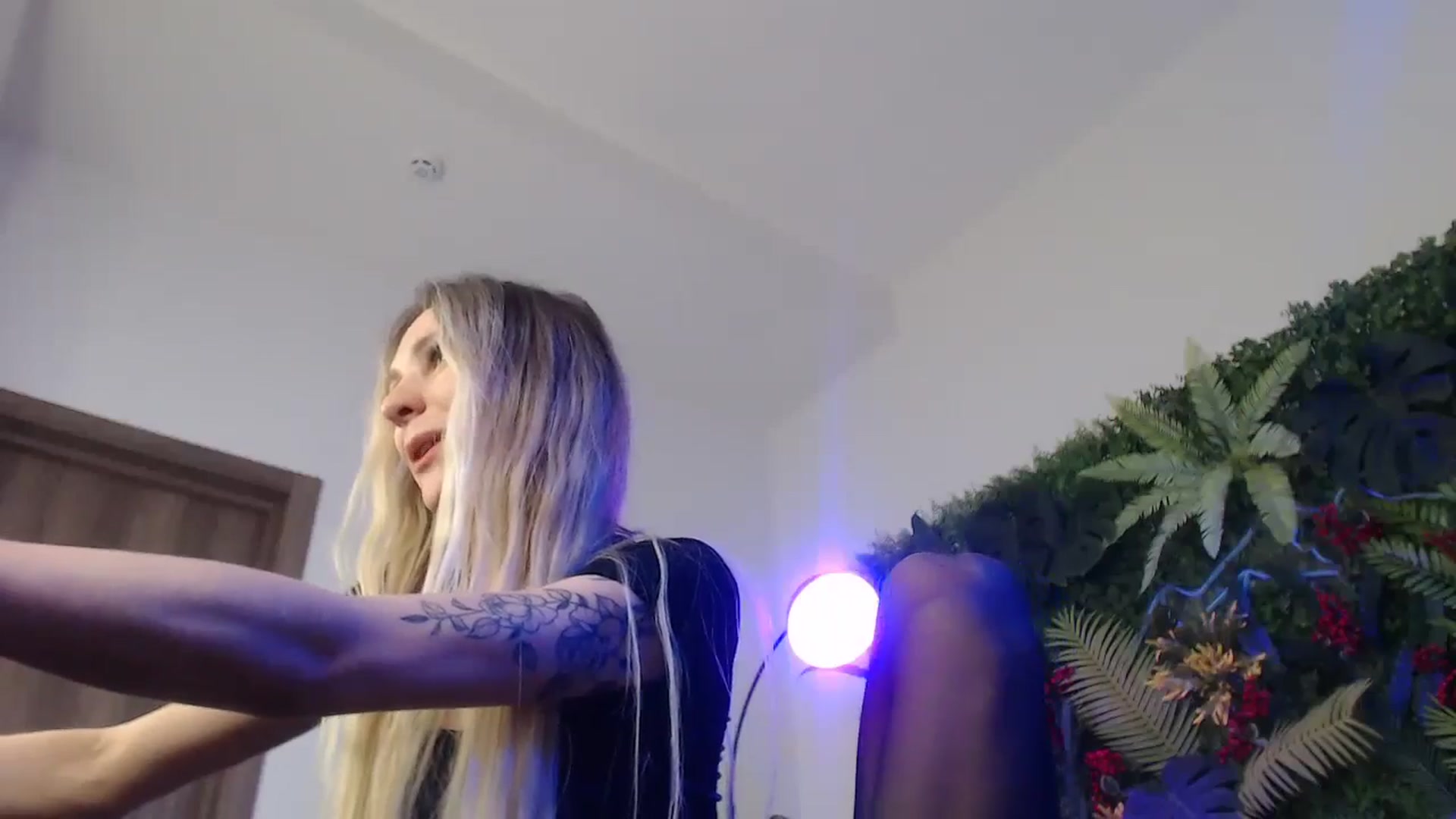 Gallery image thumbnail from Horny_Blond's myfreecams stream on, 12/22/2024, 12:44 image 15 of 20