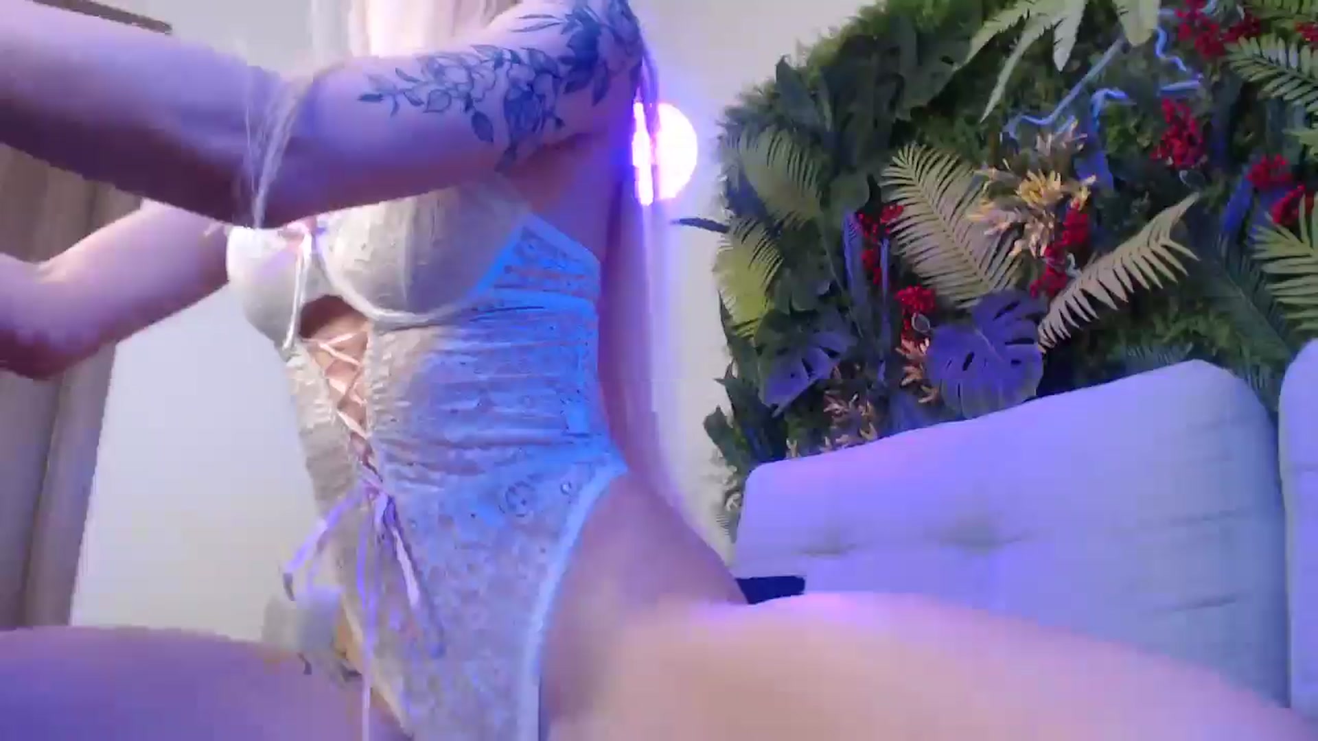 Gallery image thumbnail from Horny_Blond's myfreecams stream on, 12/23/2024, 10:20 image 3 of 20