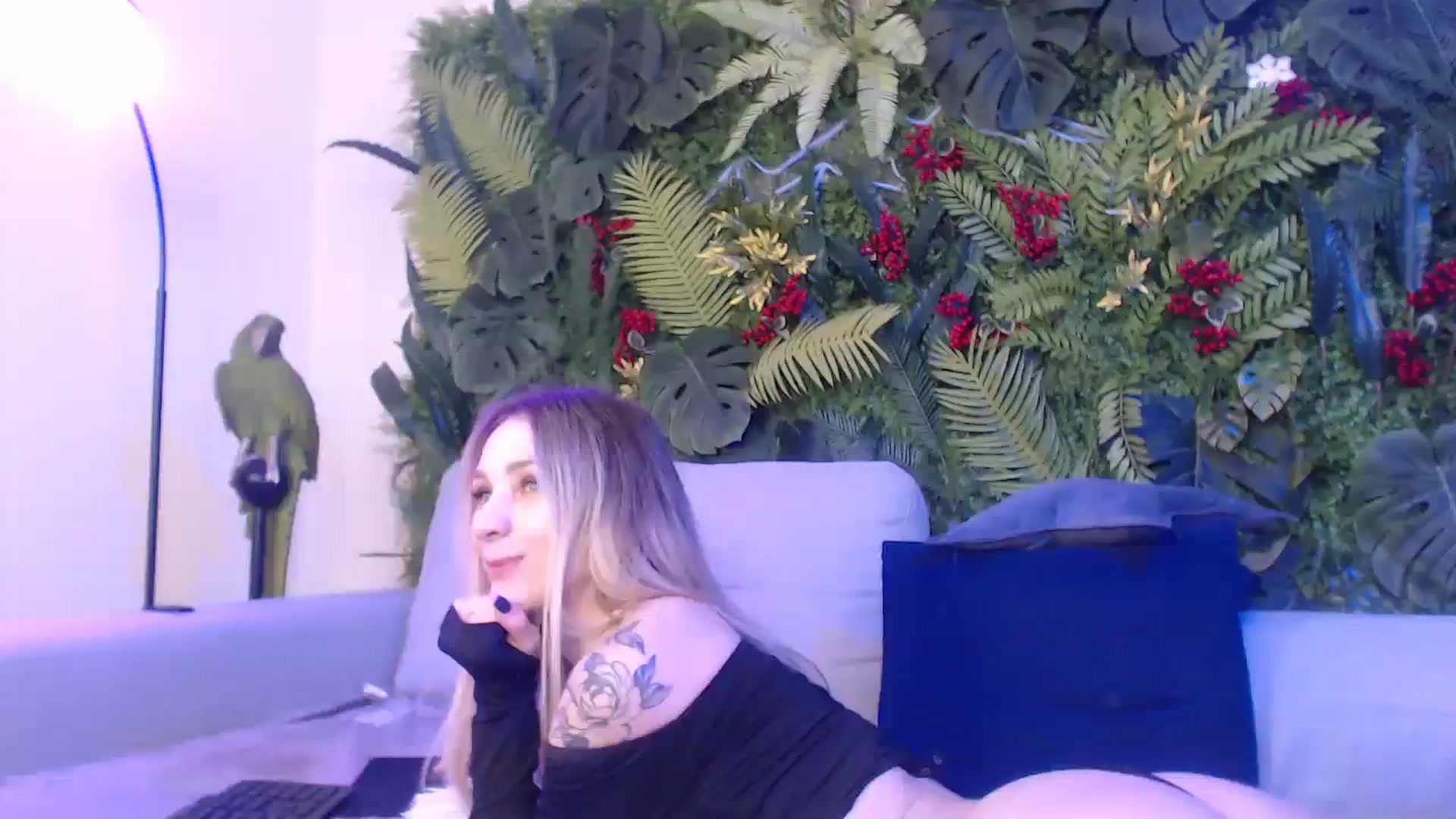 Gallery image thumbnail from Horny_Blond's myfreecams stream on, 12/24/2024, 11:31 image 18 of 20