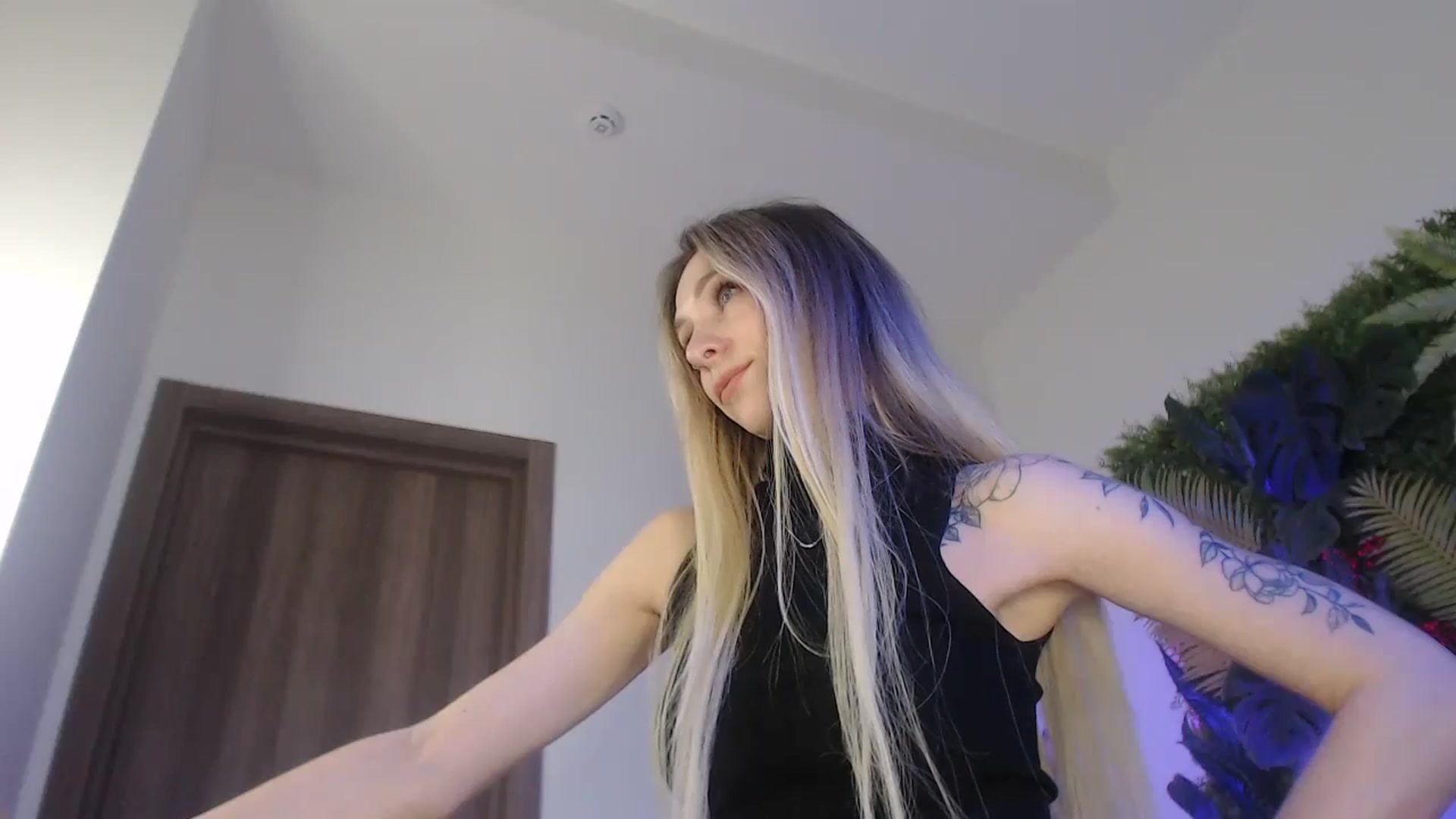 Gallery image thumbnail from Horny_Blond's myfreecams stream on, 12/25/2024, 12:26 image 18 of 20