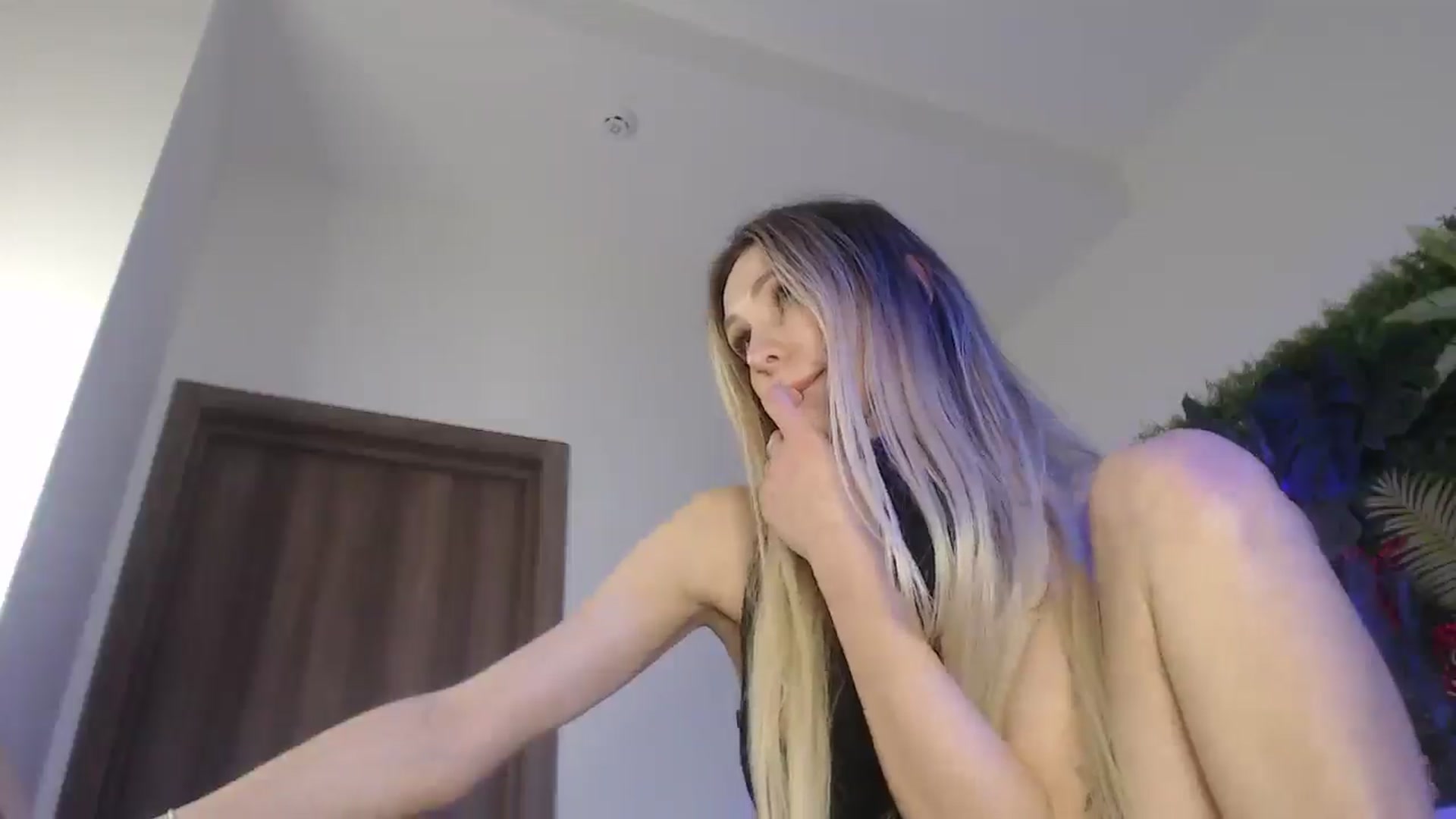 Gallery image thumbnail from Horny_Blond's myfreecams stream on, 12/25/2024, 12:52 image 18 of 20