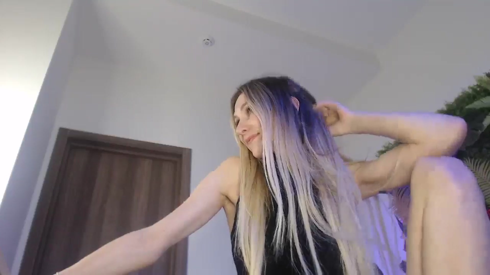 Gallery image thumbnail from Horny_Blond's myfreecams stream on, 12/25/2024, 12:52 image 16 of 20