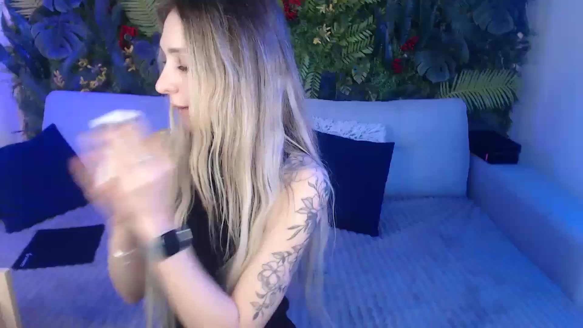 Gallery image thumbnail from Horny_Blond's myfreecams stream on, 01/08/2025, 12:06 image 1 of 20