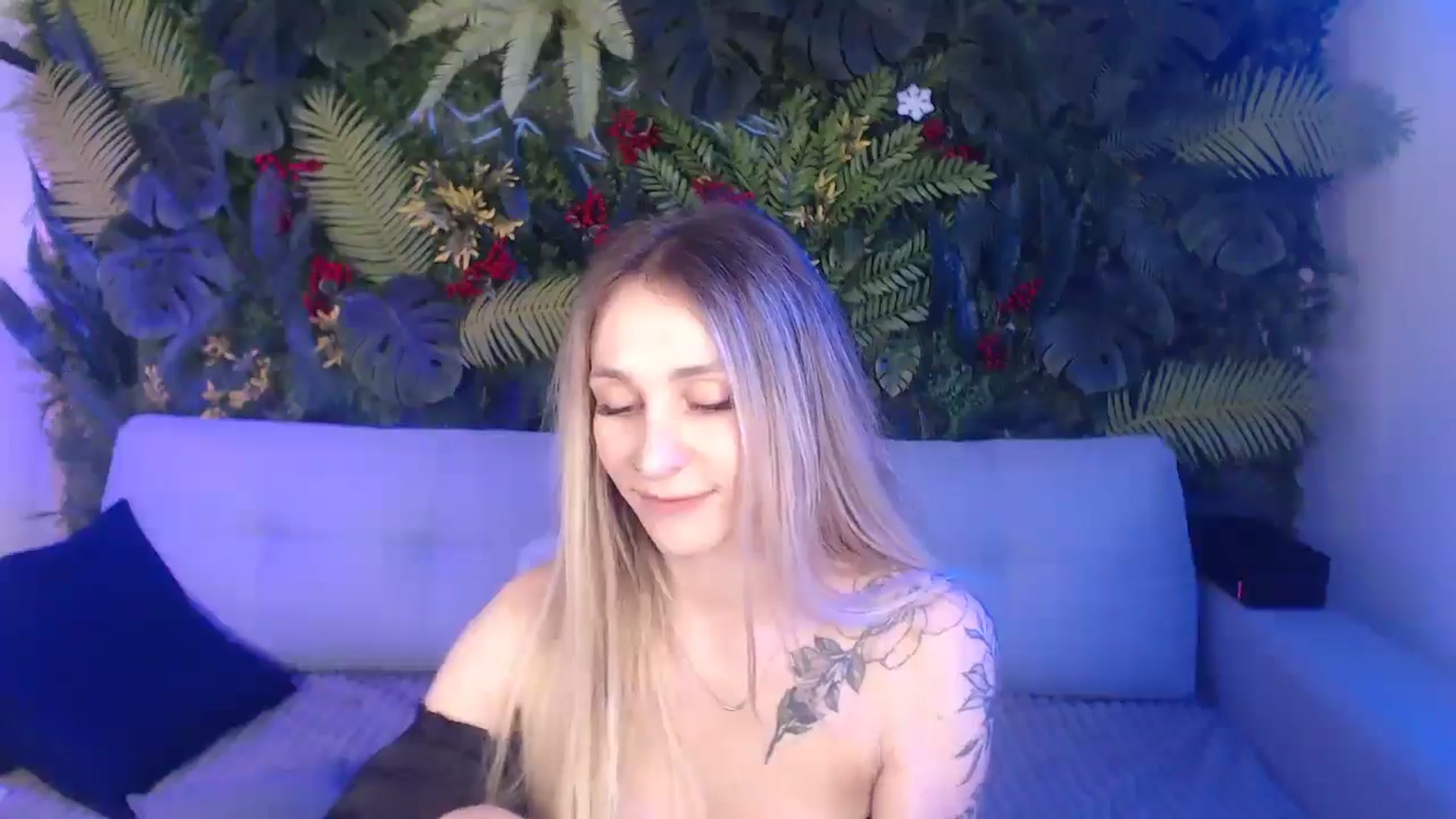 Gallery image thumbnail from Horny_Blond's myfreecams stream on, 01/10/2025, 12:07 image 17 of 20