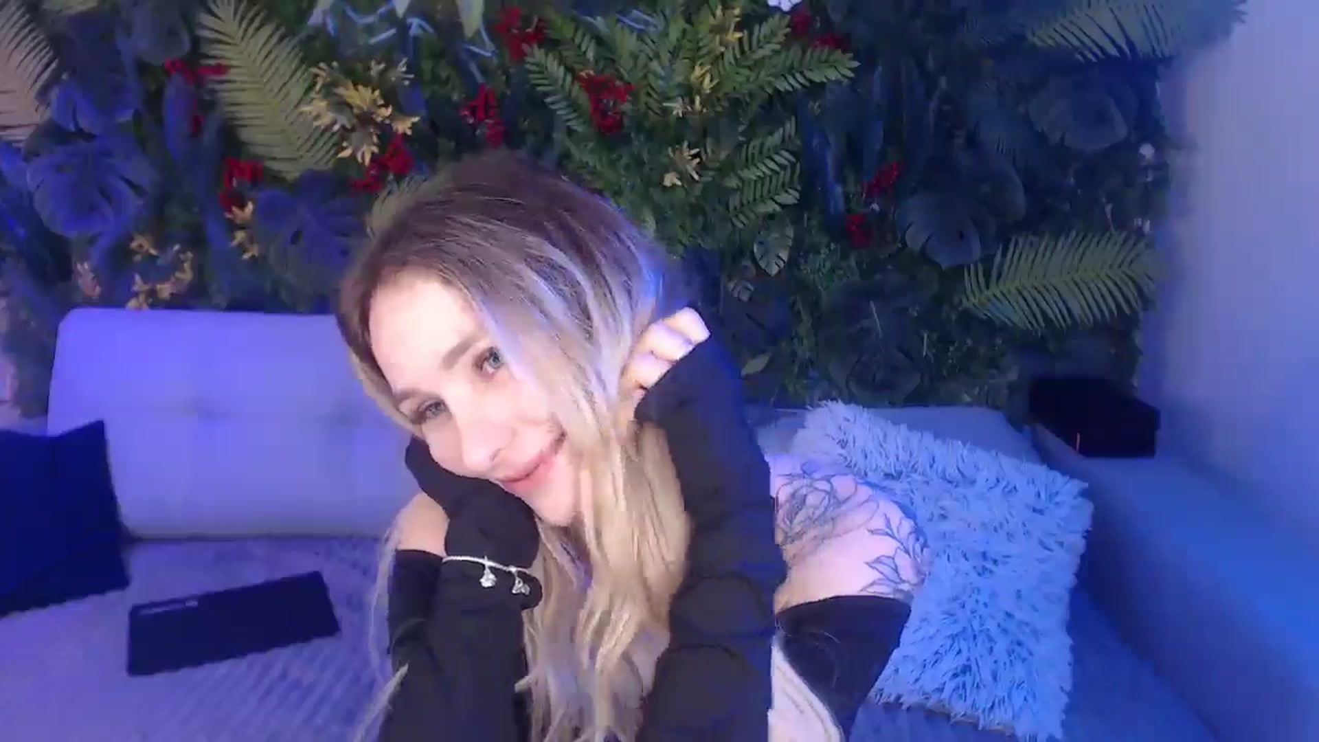 Gallery image thumbnail from Horny_Blond's myfreecams stream on, 01/12/2025, 11:19 image 8 of 20