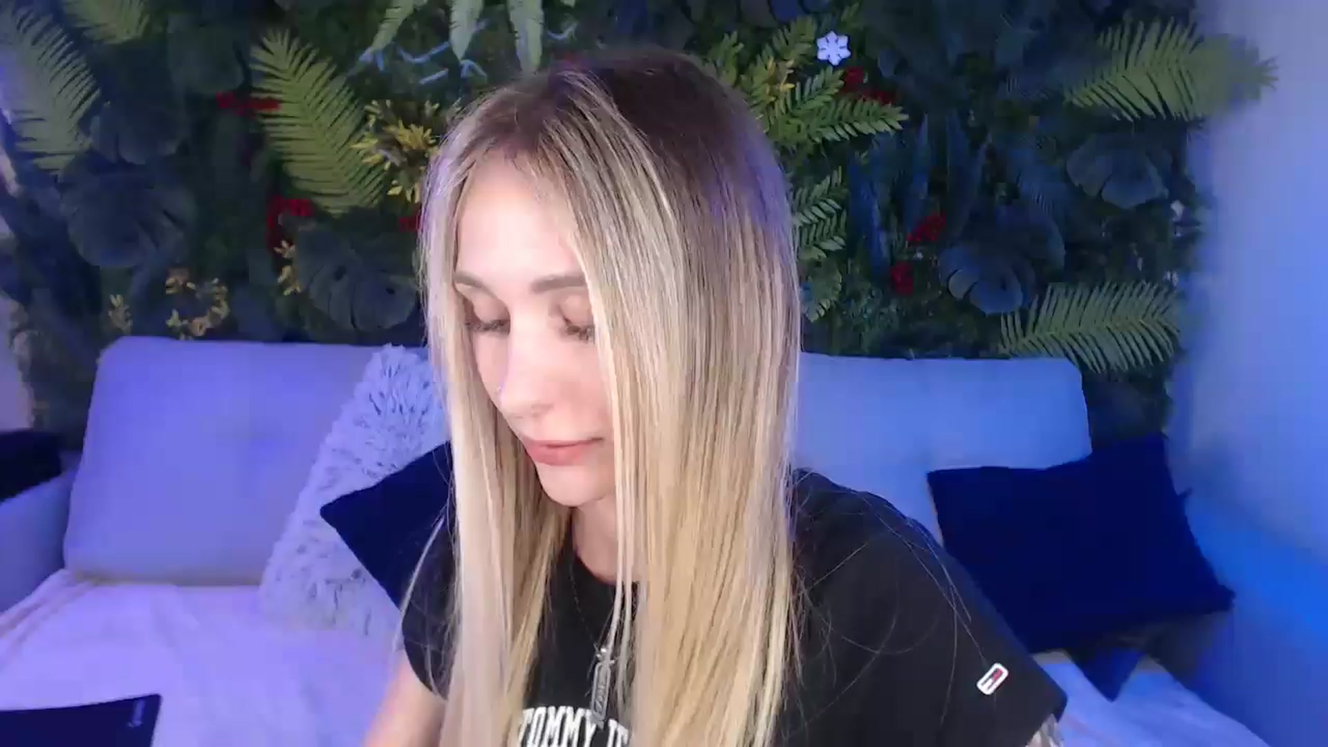 Gallery image thumbnail from Horny_Blond's myfreecams stream on, 03/01/2025, 13:39 image 15 of 20