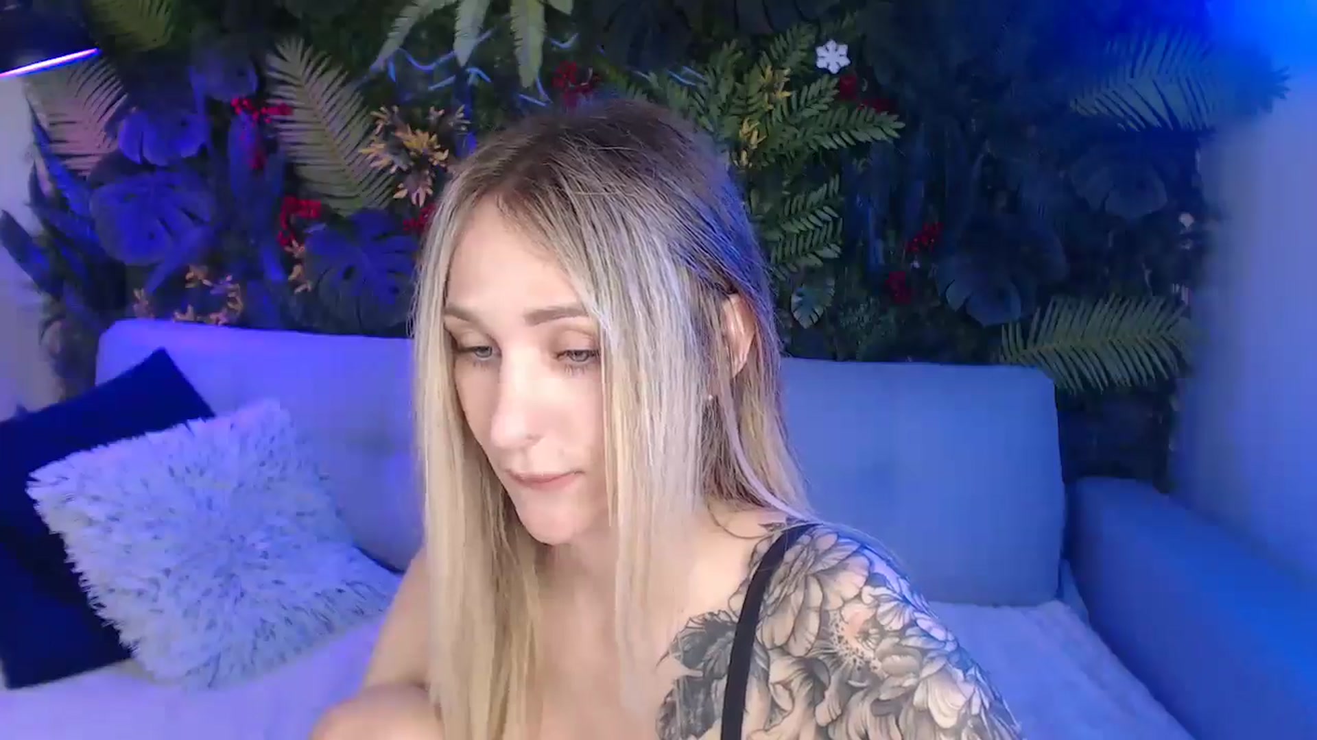 Gallery image thumbnail from Horny_Blond's myfreecams stream on, 03/15/2025, 09:36 image 16 of 20