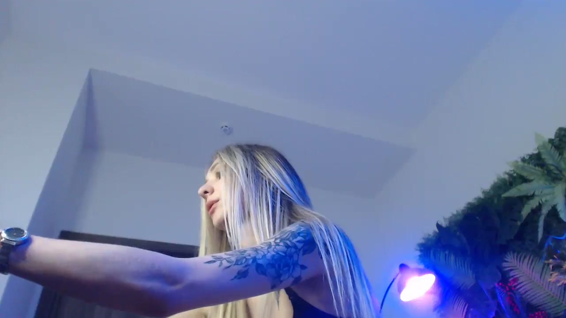 Gallery image thumbnail from Horny_Blond's myfreecams stream on, 03/15/2025, 13:00 image 4 of 20