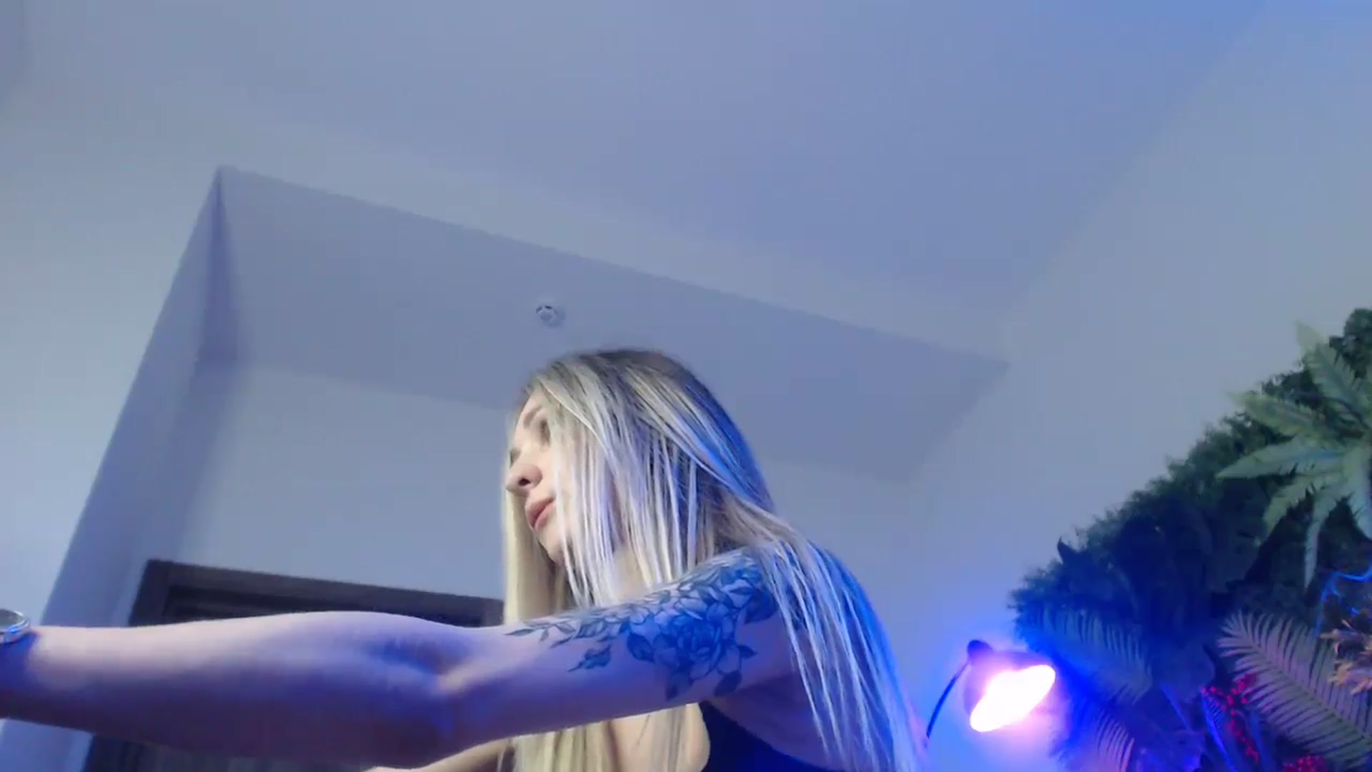 Gallery image thumbnail from Horny_Blond's myfreecams stream on, 03/15/2025, 13:00 image 3 of 20