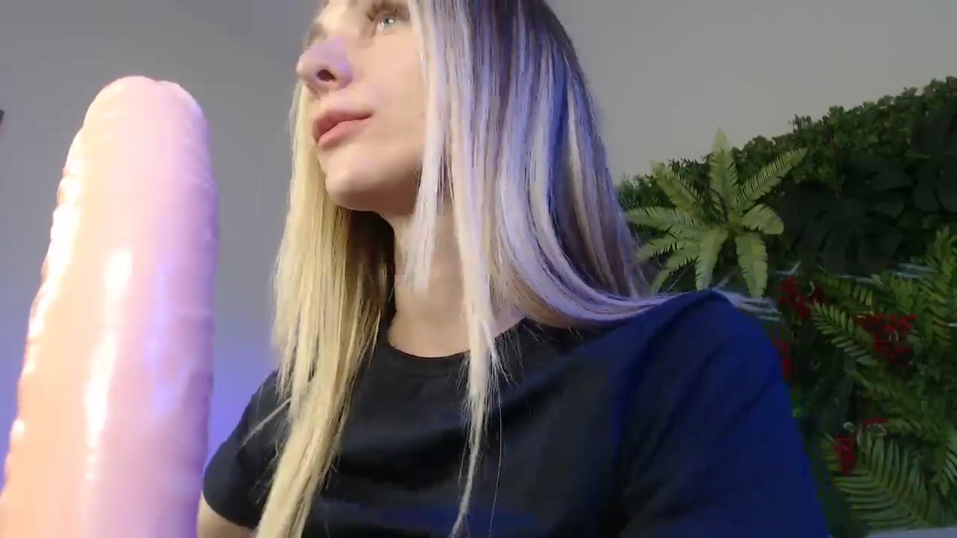 Gallery image thumbnail from Horny_Blond's myfreecams stream on, 04/04/2025, 13:44 image 15 of 20