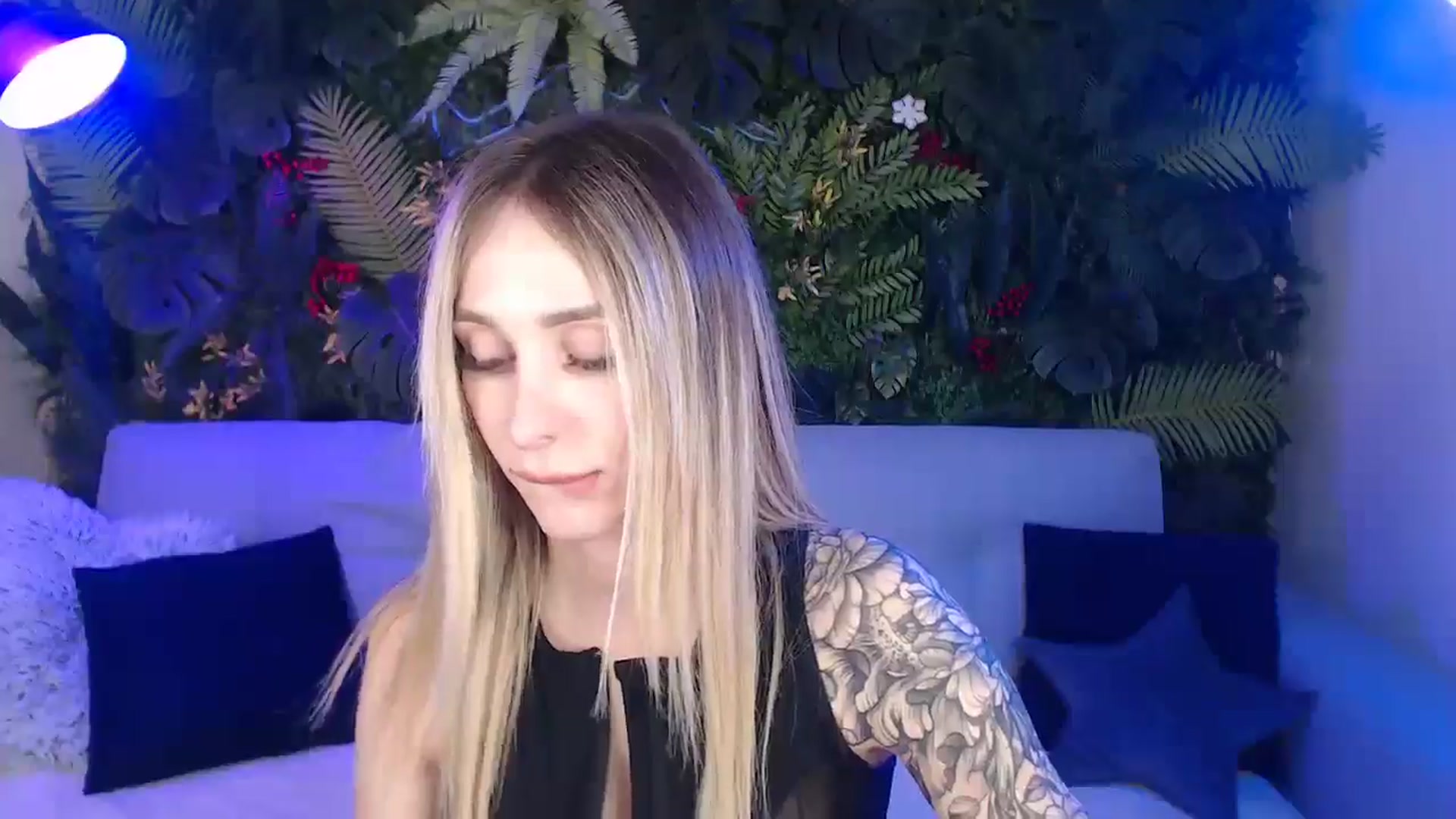 Gallery image thumbnail from Horny_Blond's myfreecams stream on, 04/14/2025, 08:08 image 16 of 20