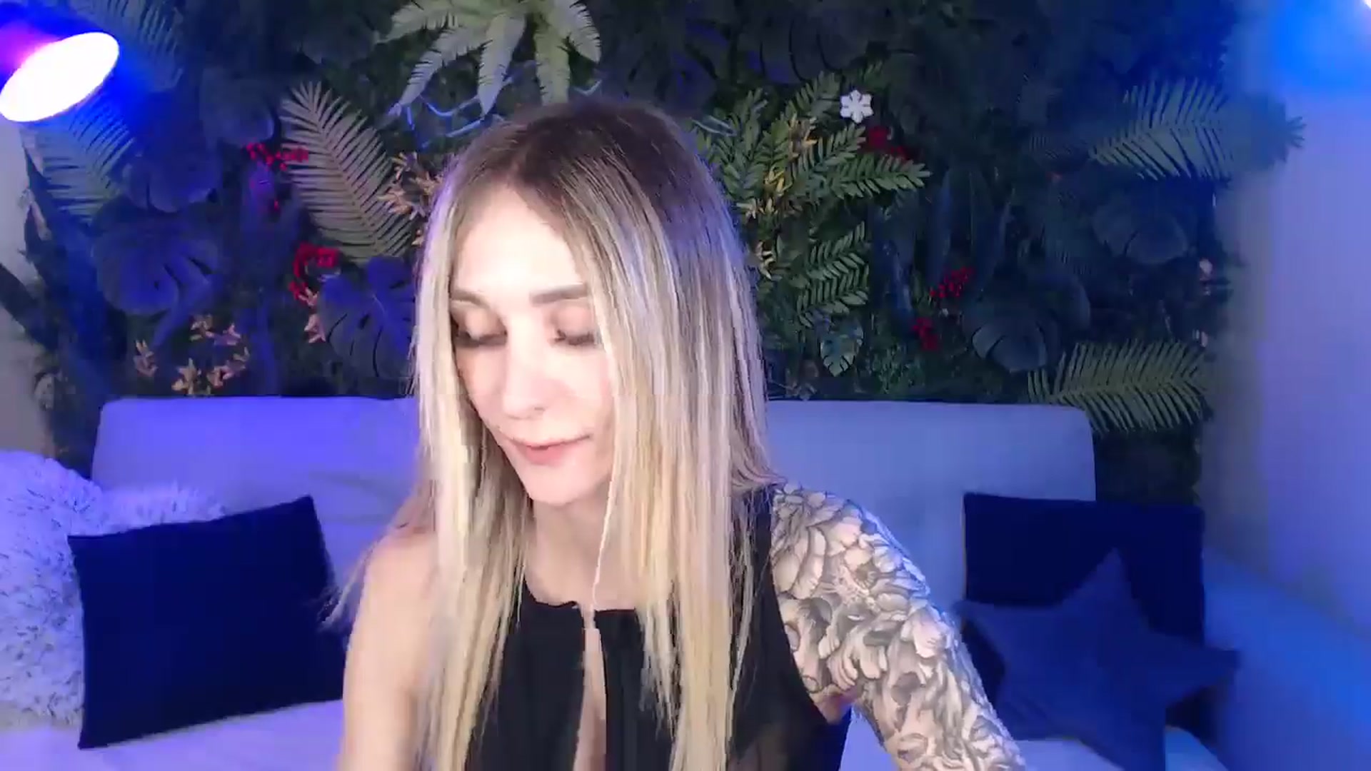 Gallery image thumbnail from Horny_Blond's myfreecams stream on, 04/14/2025, 08:08 image 14 of 20