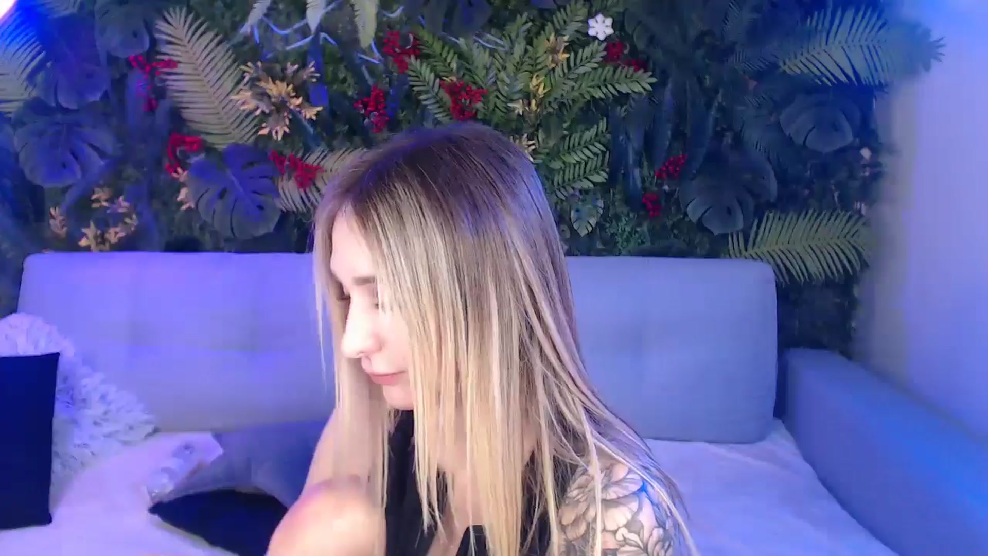 Gallery image thumbnail from Horny_Blond's myfreecams stream on, 04/14/2025, 11:39 image 18 of 20