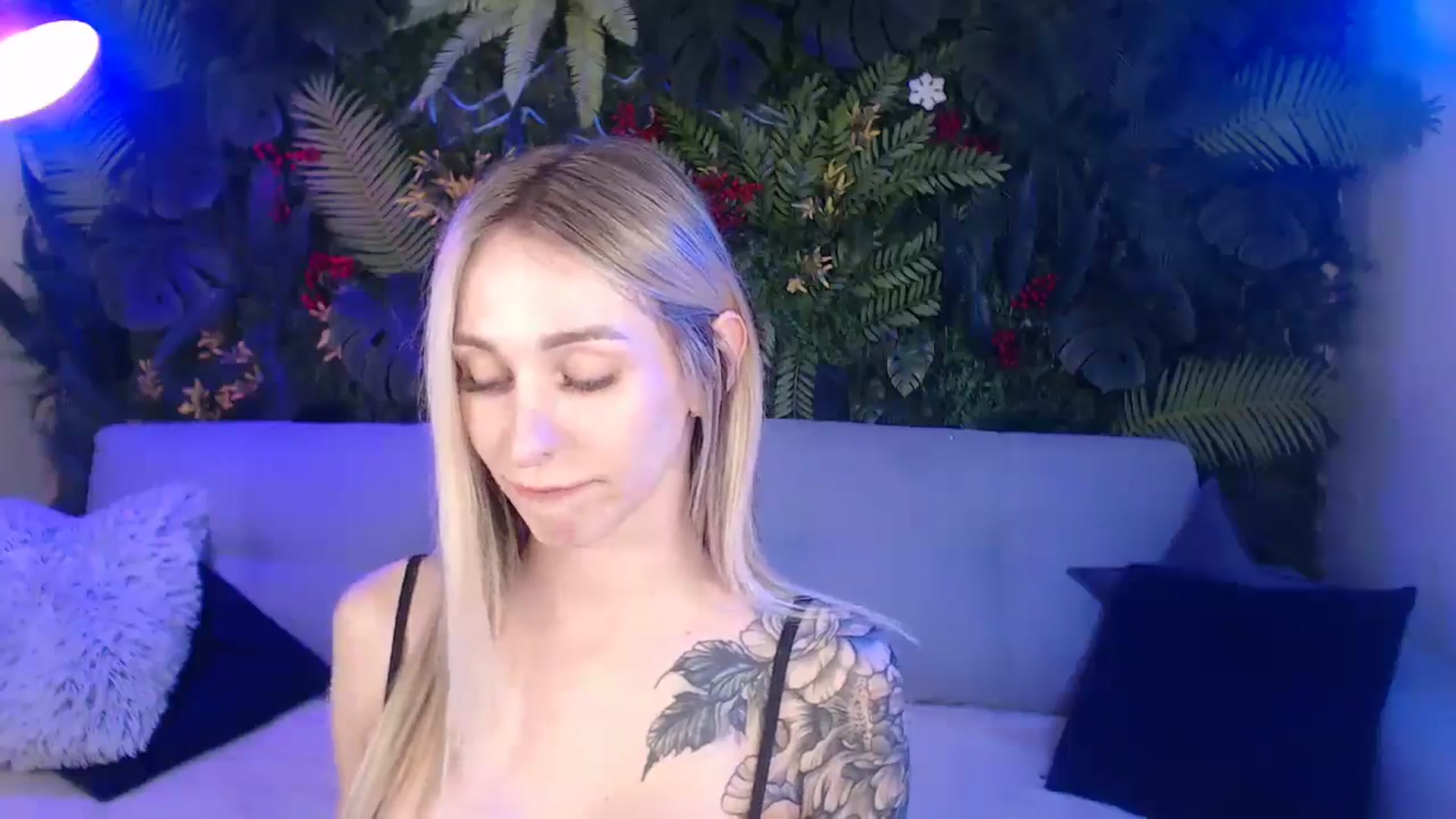 Gallery image thumbnail from Horny_Blond's myfreecams stream on, 04/21/2025, 08:50 image 10 of 20