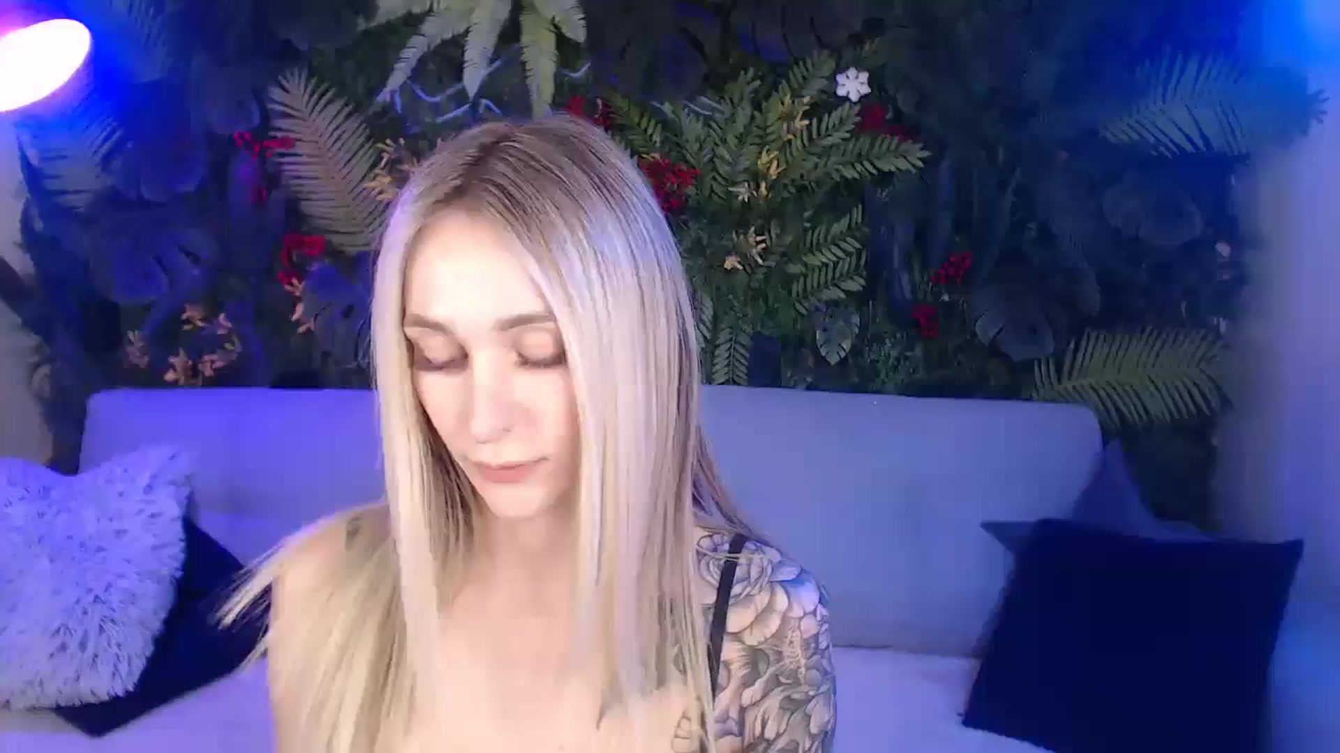 Gallery image thumbnail from Horny_Blond's myfreecams stream on, 04/21/2025, 08:50 image 1 of 20