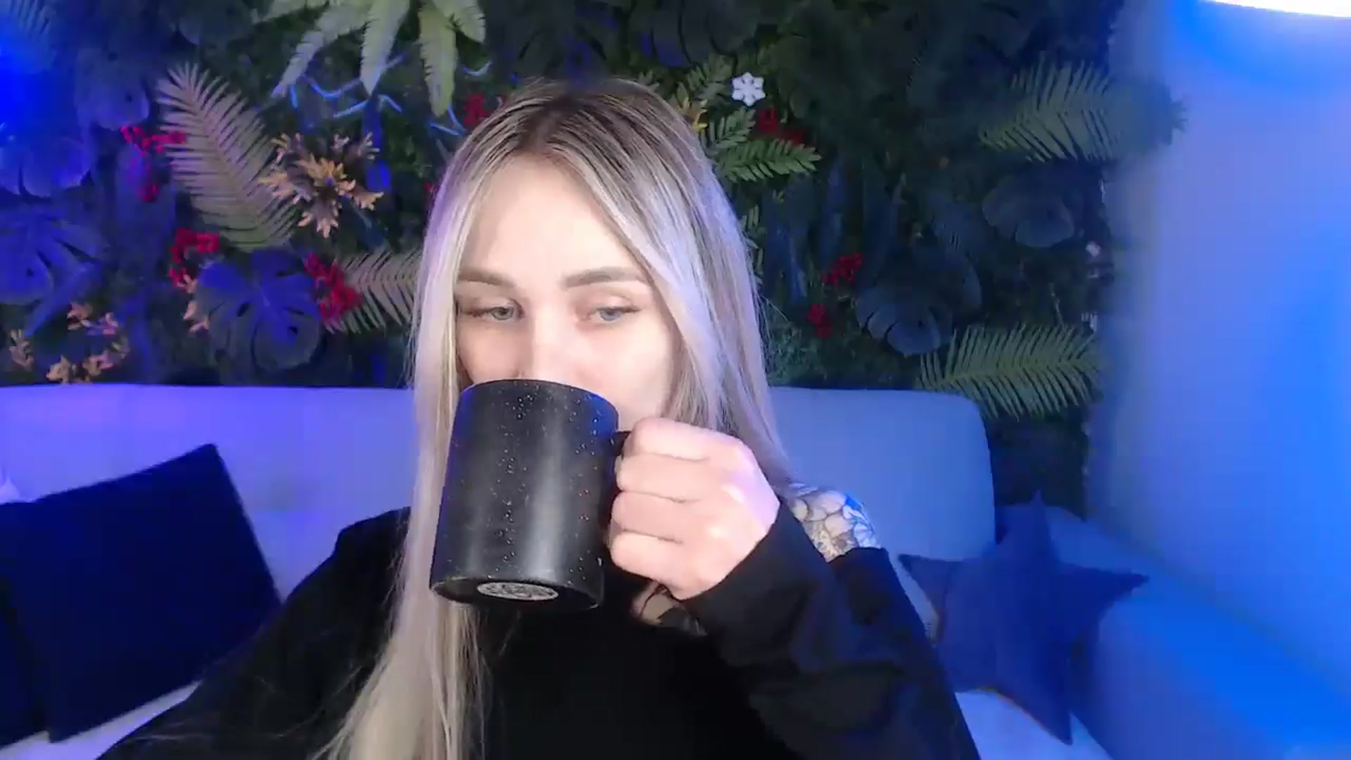 Gallery image thumbnail from Horny_Blond's myfreecams stream on, 05/17/2025, 08:15 image 19 of 20