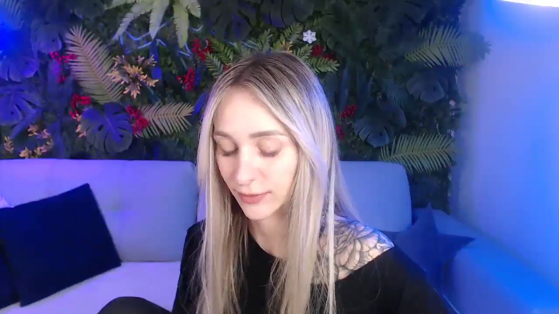 Gallery image thumbnail from Horny_Blond's myfreecams stream on, 05/17/2025, 08:15 image 14 of 20