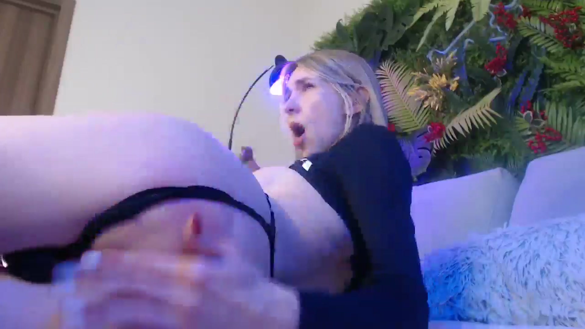 Gallery image thumbnail from Horny_Blond's myfreecams stream on, 05/18/2025, 11:06 image 11 of 20
