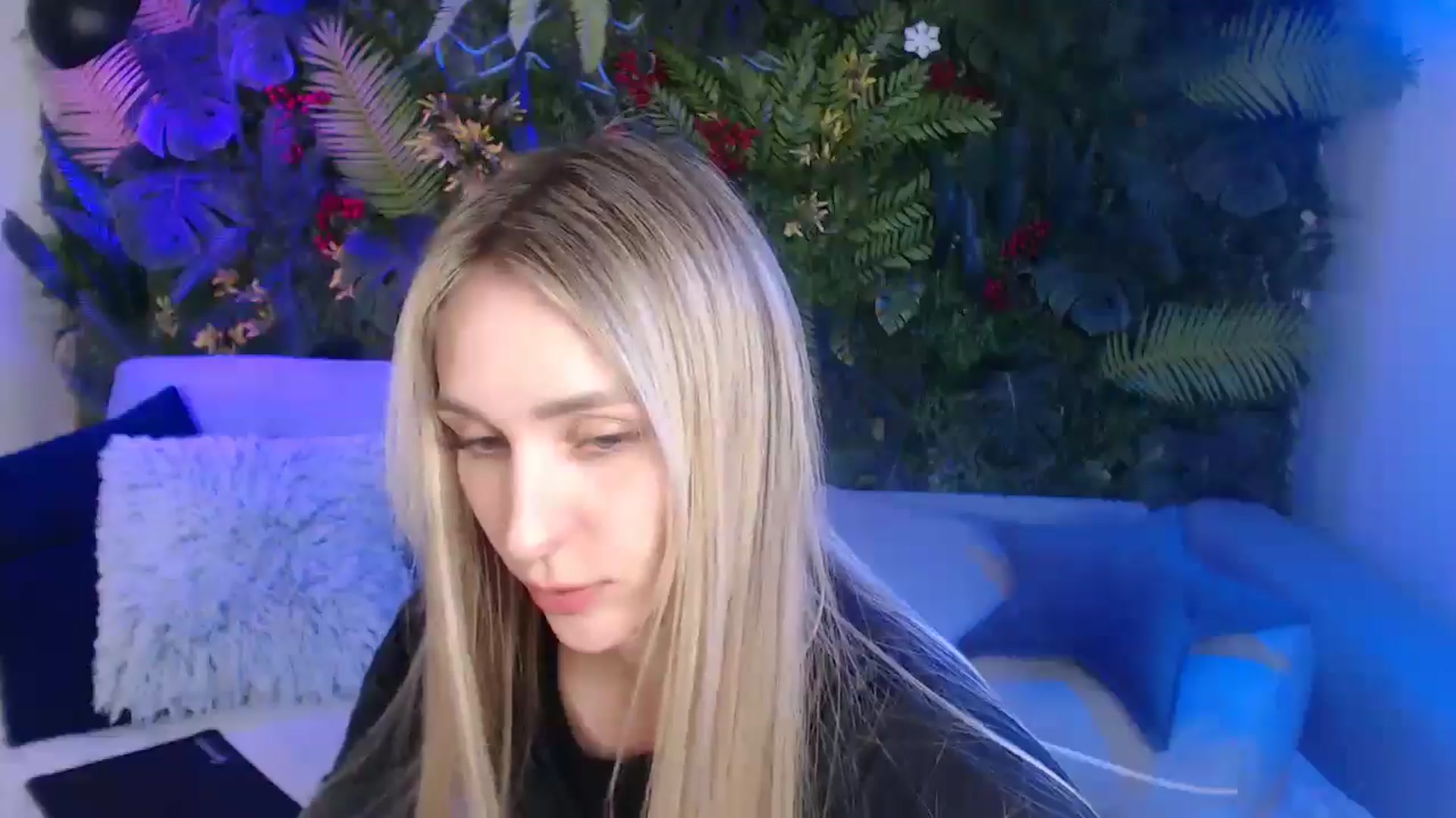 Gallery image thumbnail from Horny_Blond's myfreecams stream on, 05/18/2025, 13:44 image 18 of 20