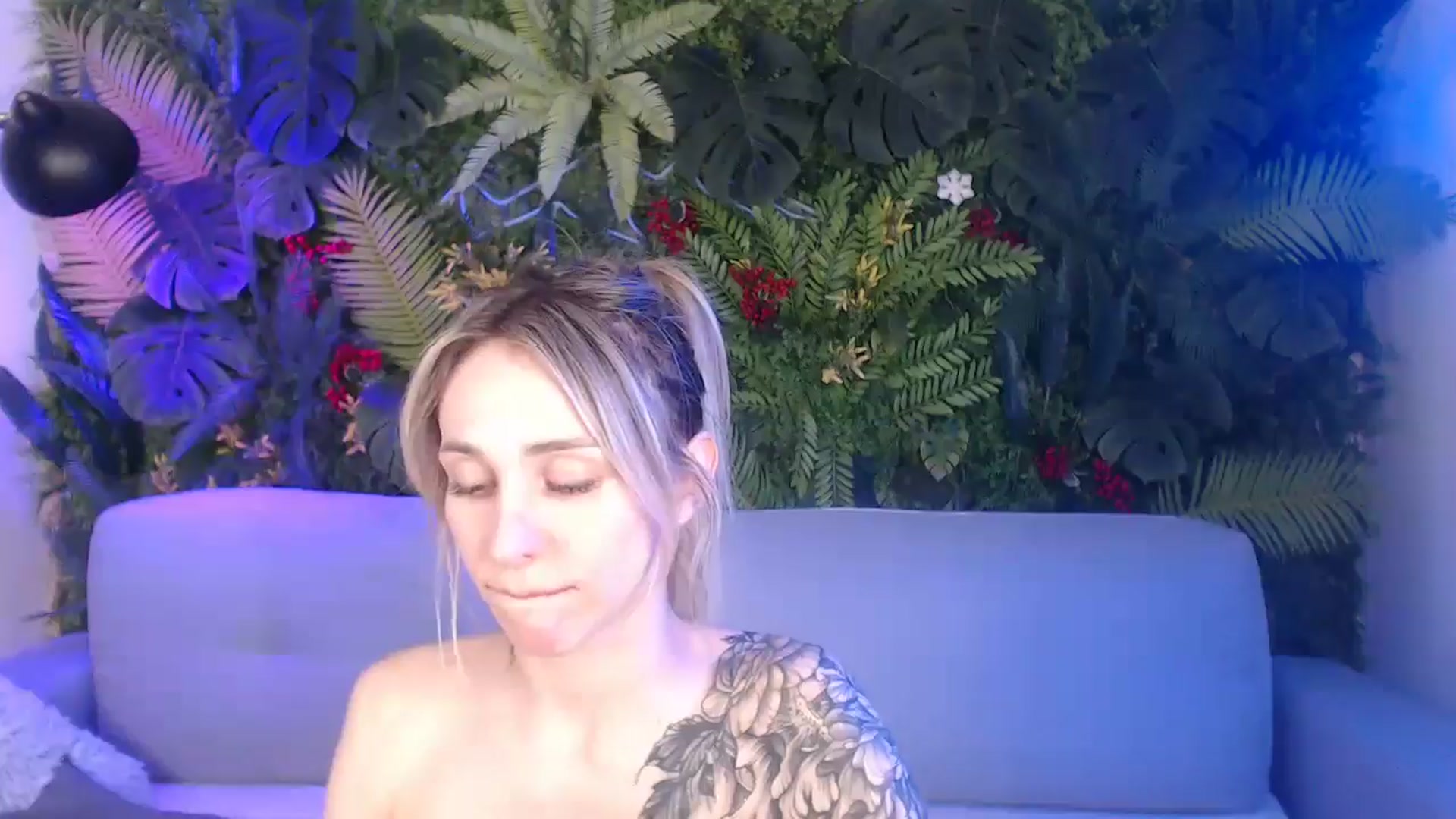 Gallery image thumbnail from Horny_Blond's myfreecams stream on, 06/10/2025, 11:46 image 16 of 20