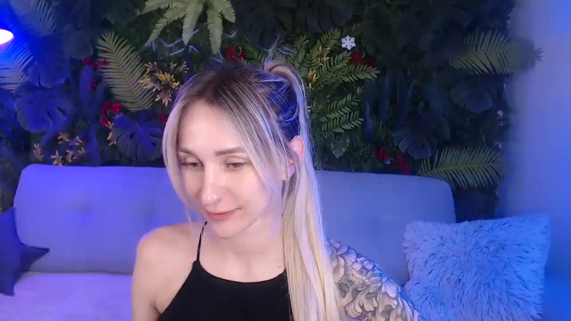 Gallery image thumbnail from Horny_Blond's myfreecams stream on, 06/21/2025, 08:20 image 4 of 20
