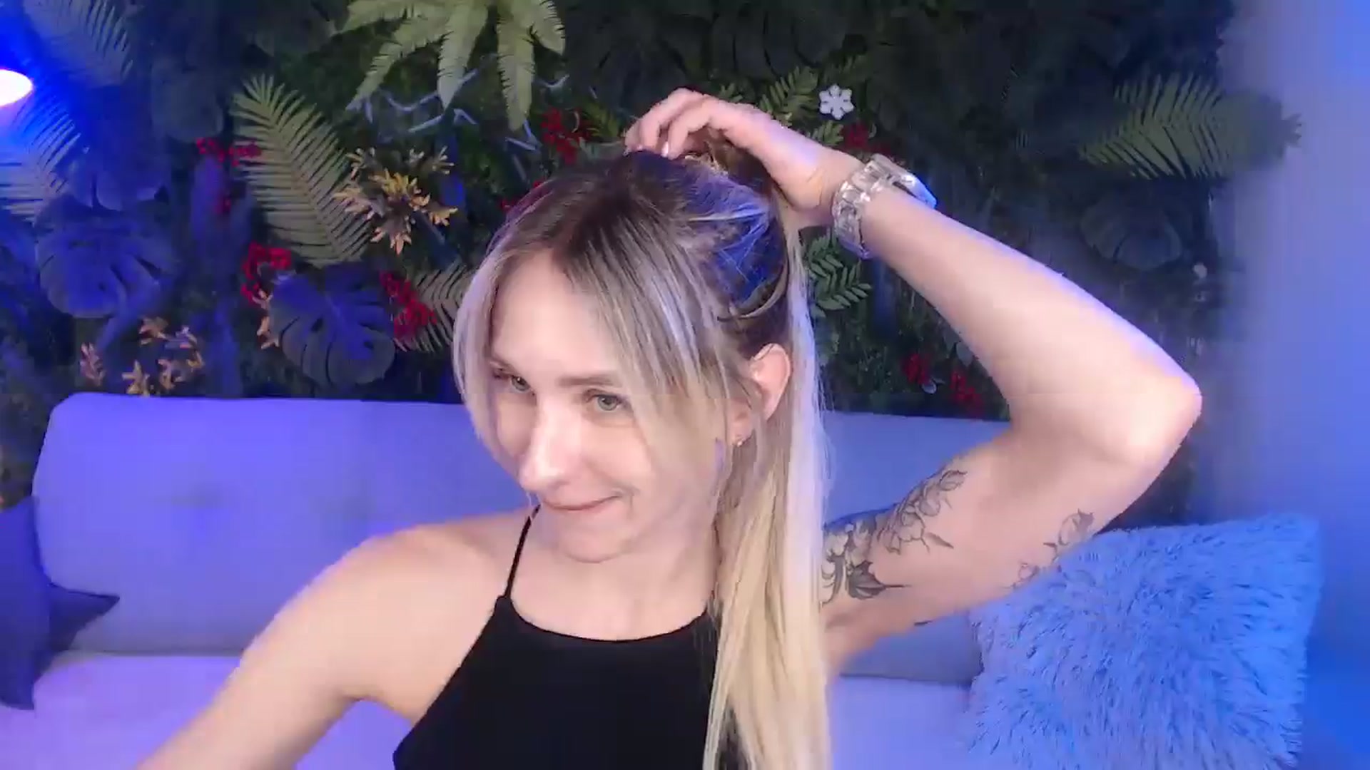 Gallery image thumbnail from Horny_Blond's myfreecams stream on, 06/21/2025, 08:20 image 6 of 20